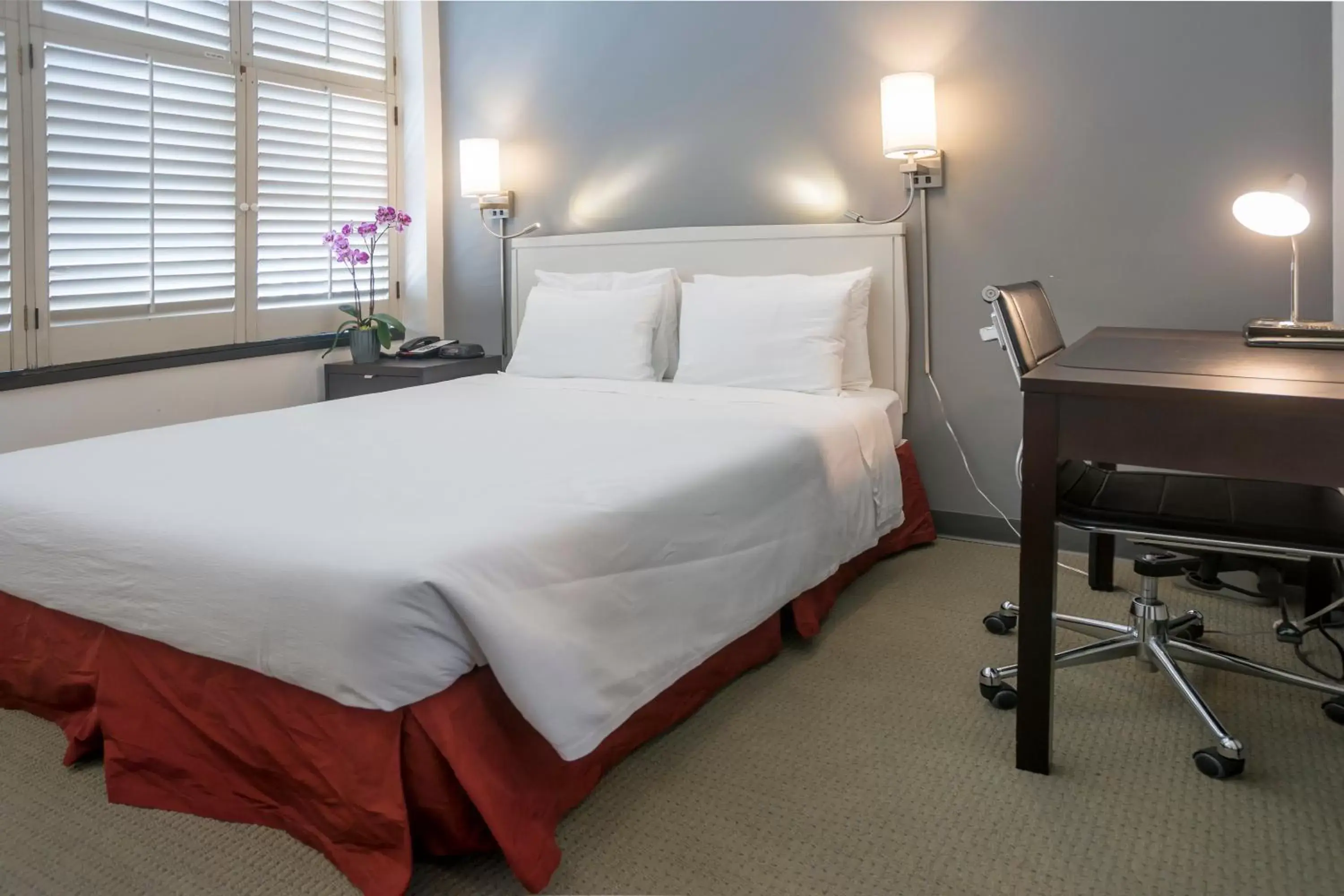 Bedroom, Bed in Grant Plaza Hotel