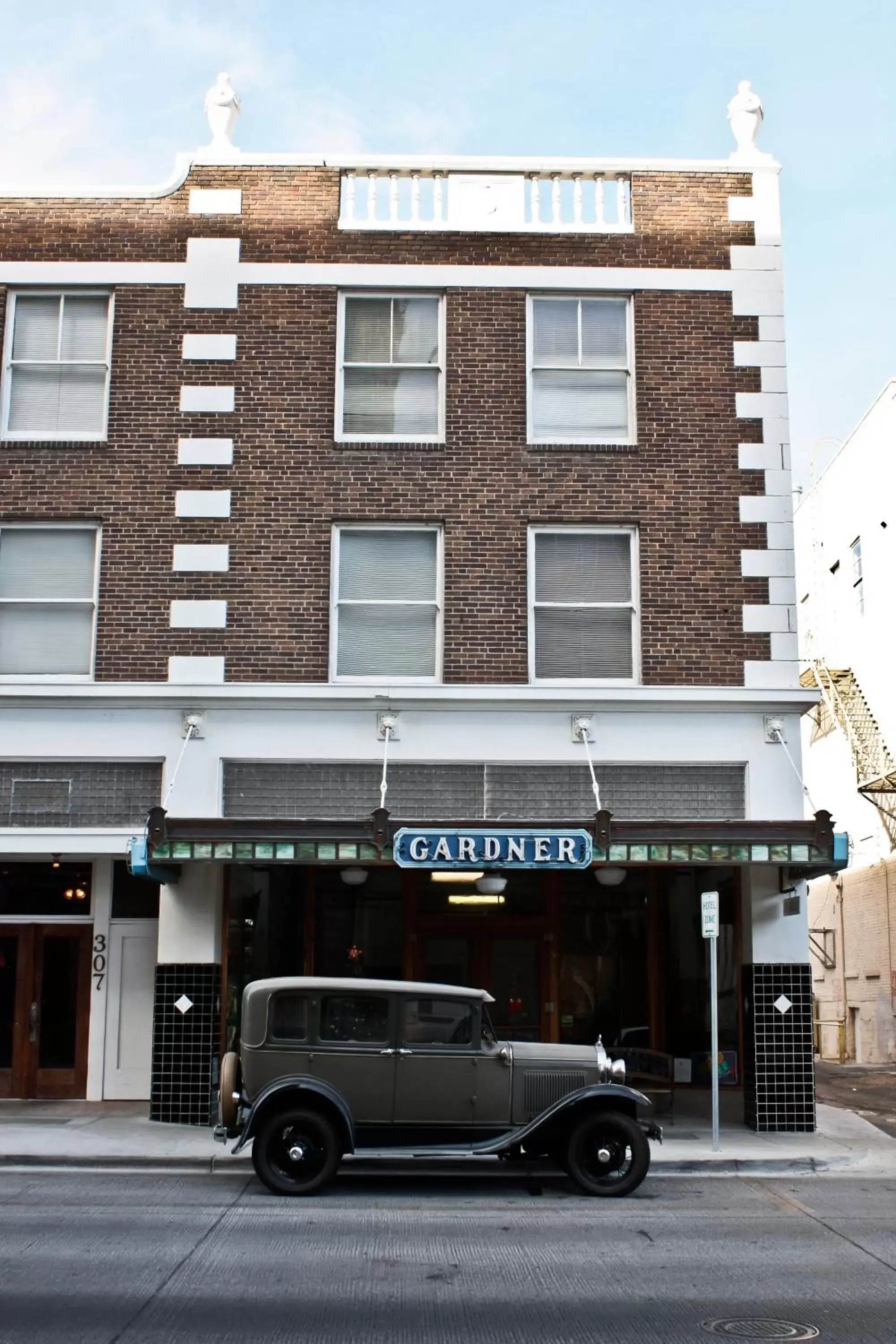 Property building in Gardner Hotel & Hostel Property building in Gardner Hotel & Hostel