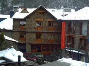 Facade/entrance, Winter in Hotel Comapedrosa