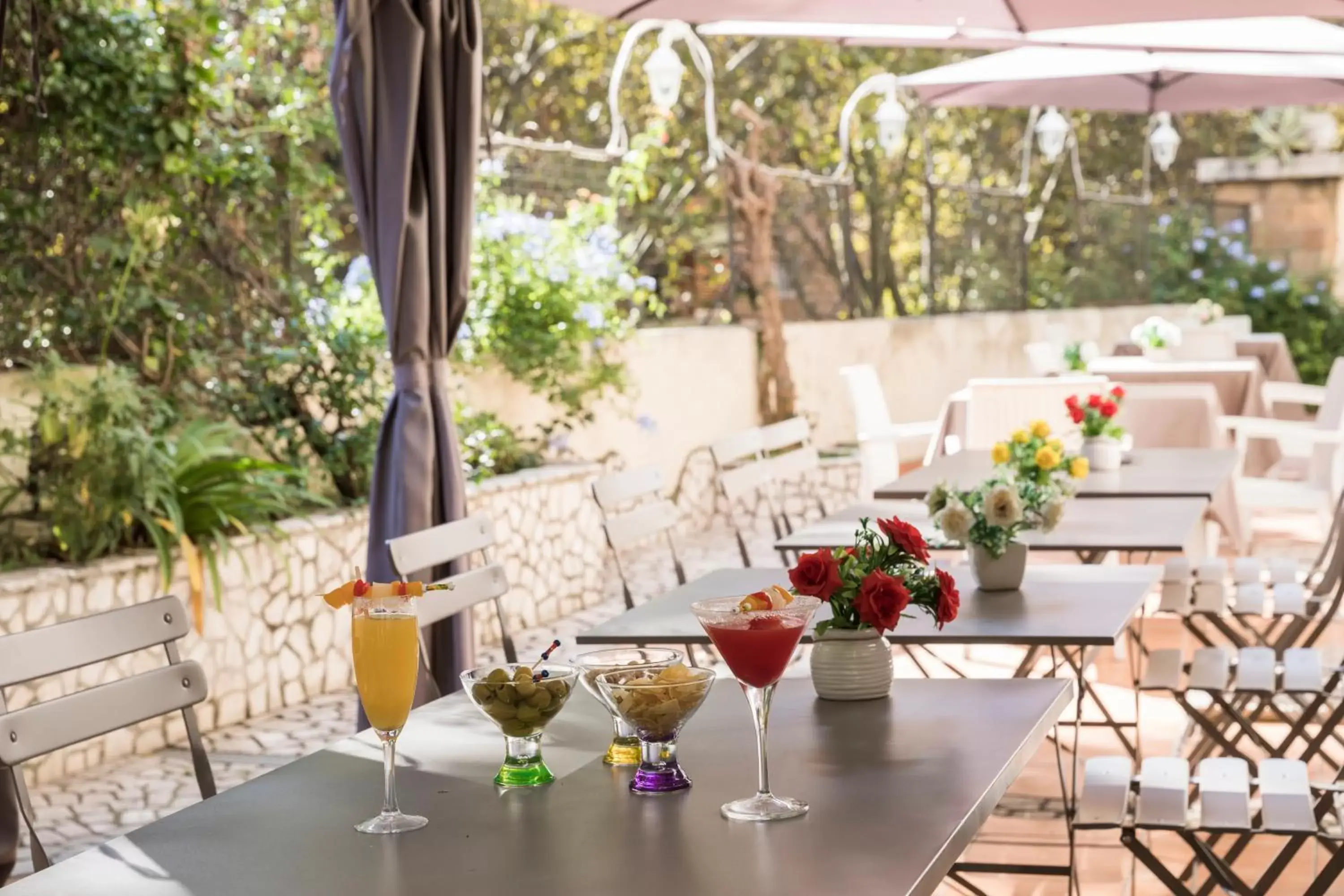 Balcony/Terrace, Restaurant/Places to Eat in Hotel Villa Rosa