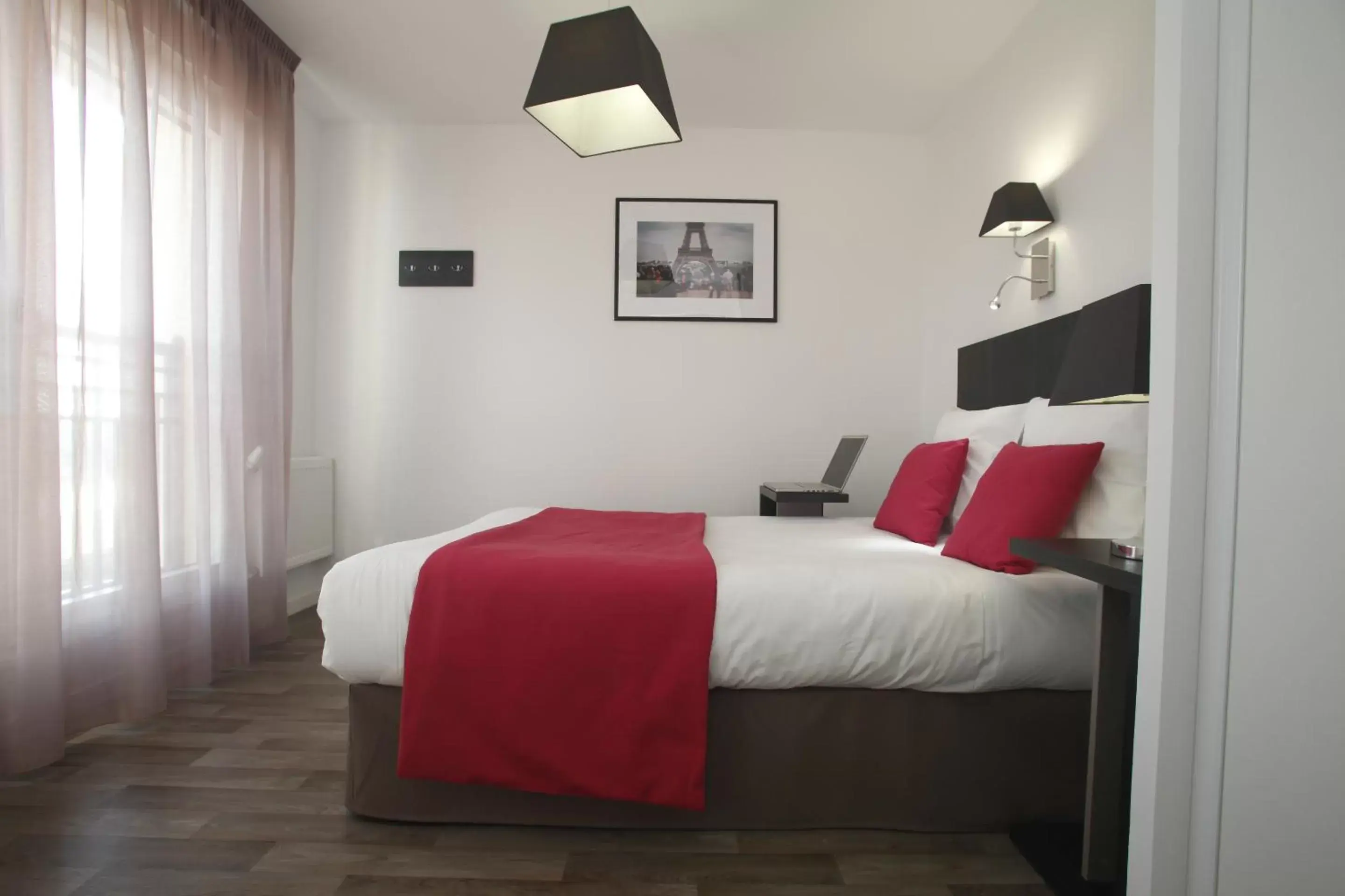 Bedroom, Room Photo in Odalys City Paris Levallois
