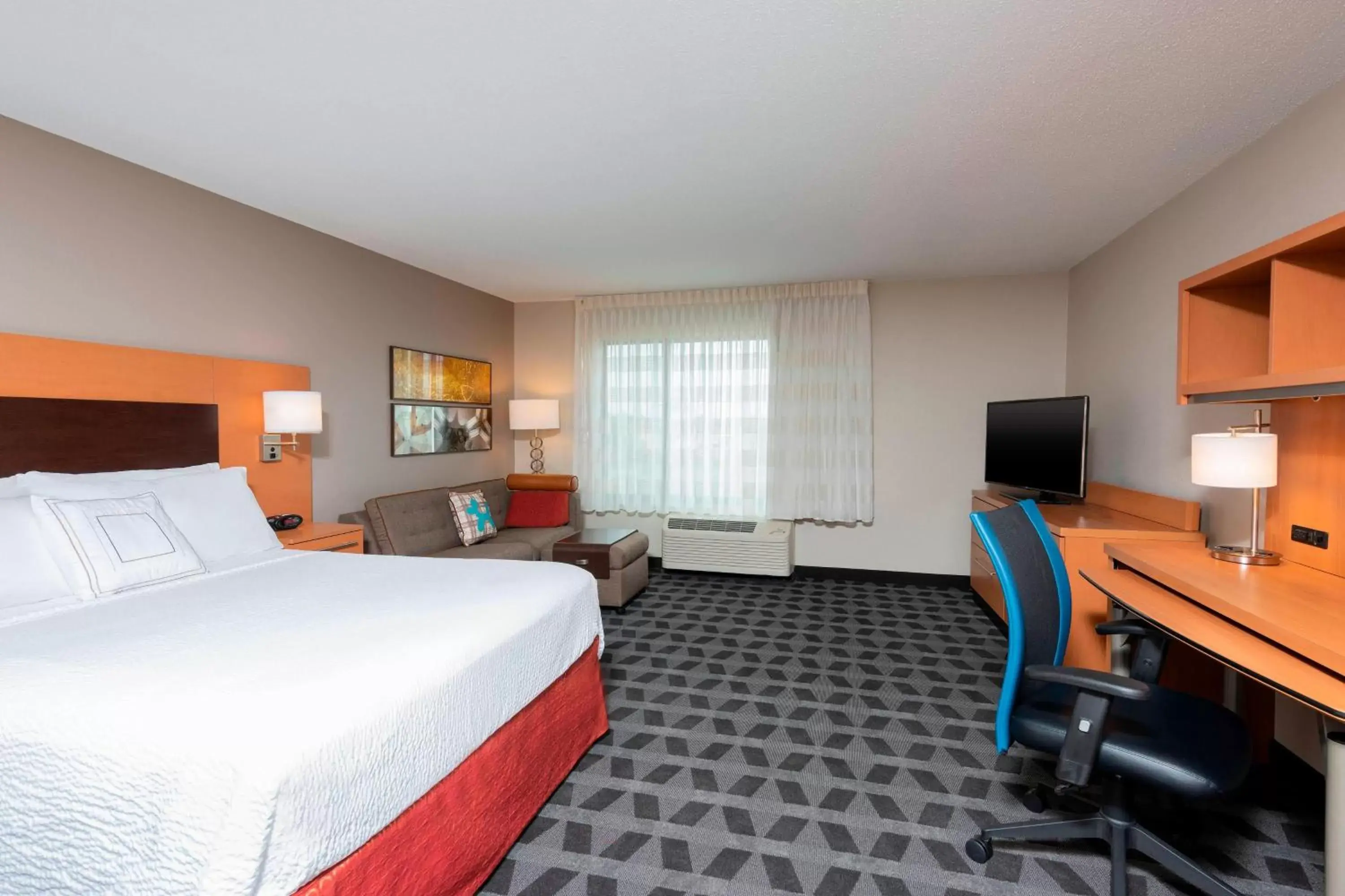 Photo of the whole room in TownePlace Suites Fort Wayne North