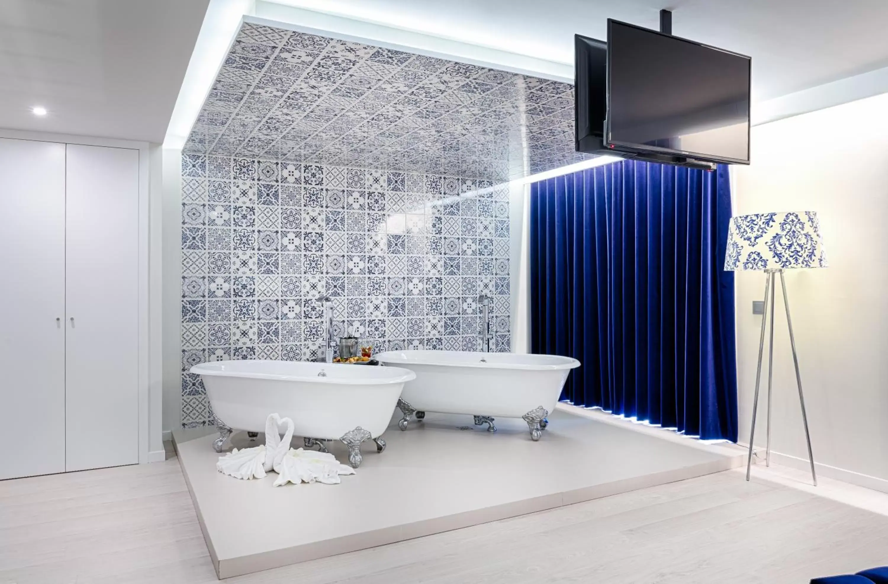 TV and multimedia, Bathroom in Hotel Cristal Porto