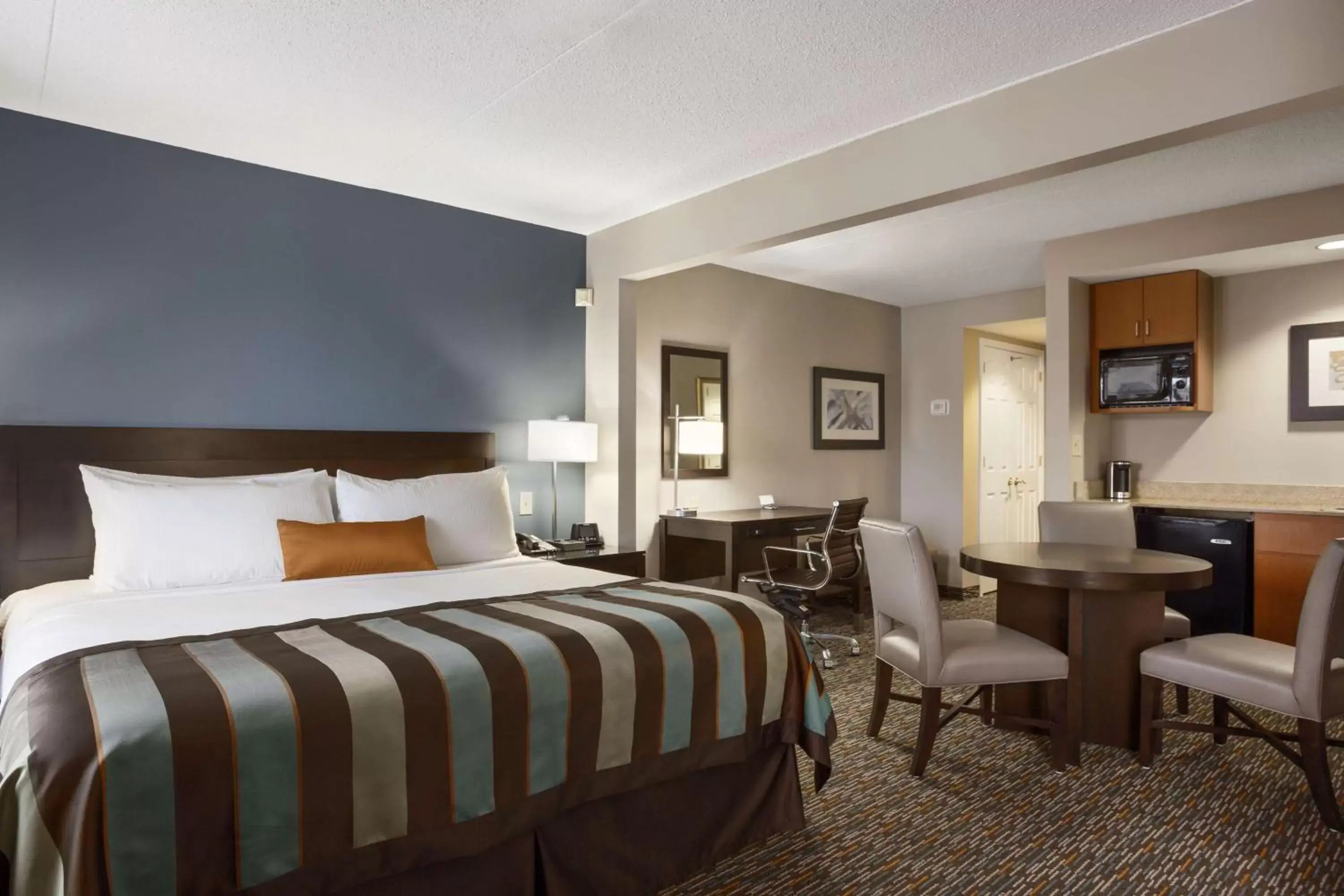 Photo of the whole room, Bed in Wingate by Wyndham Sylvania-Toledo