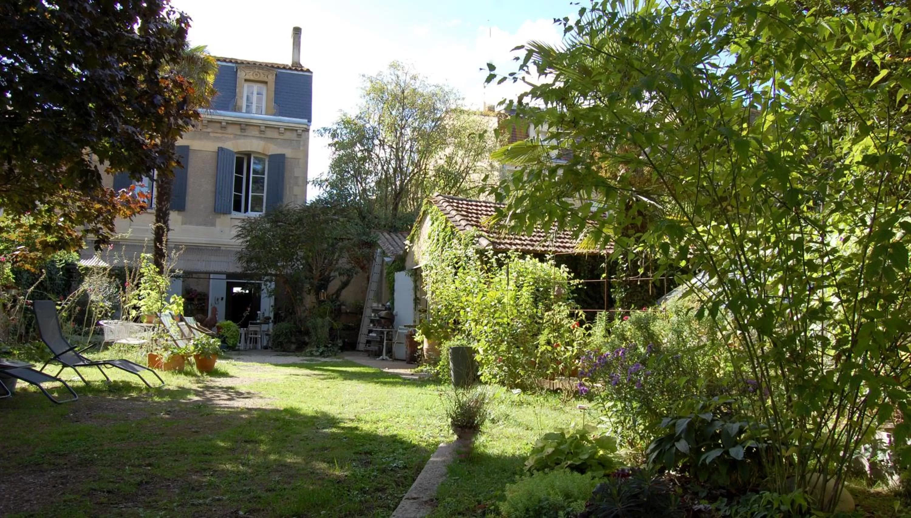 Property building in Madeleine Bergerac