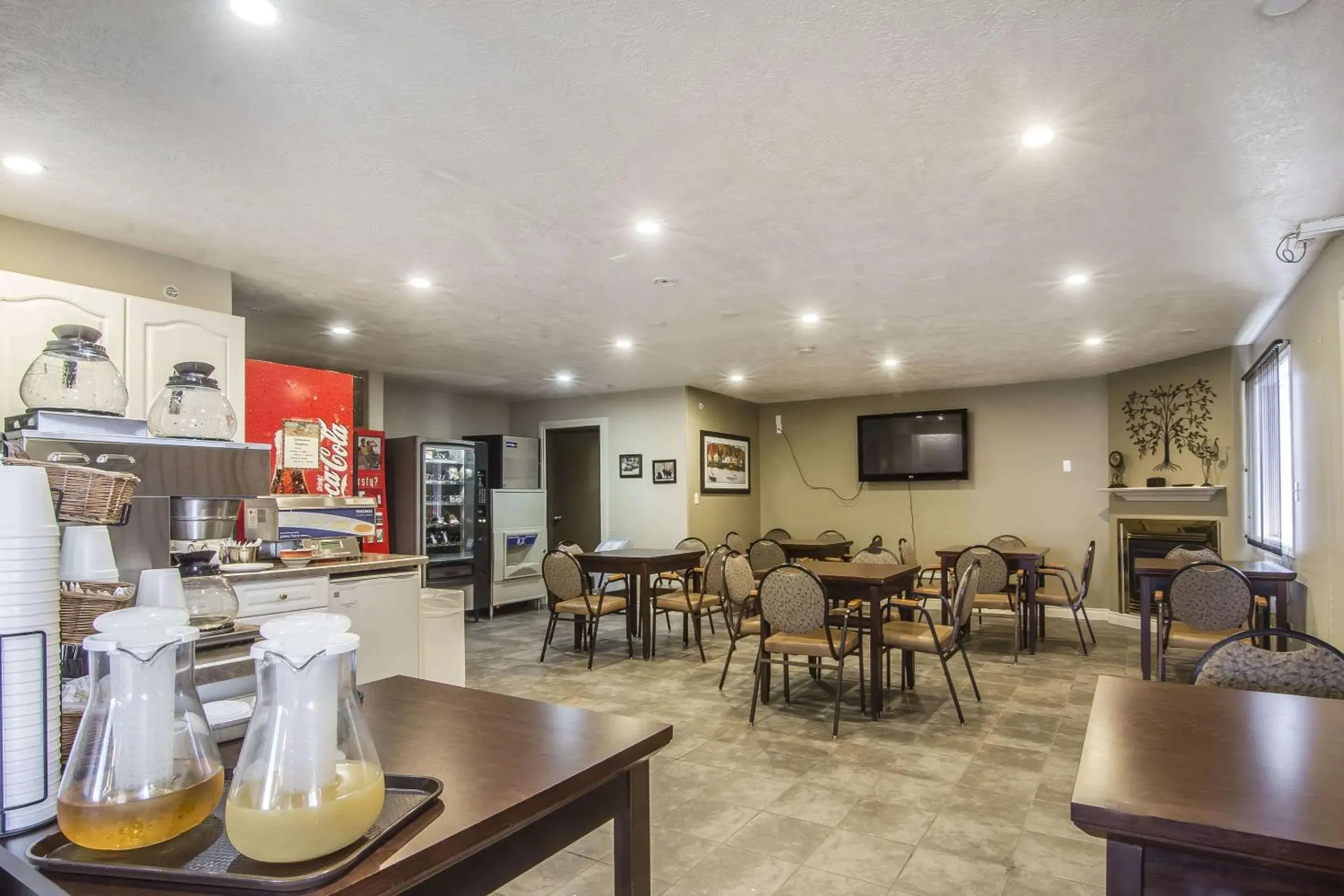 Restaurant/Places to Eat in Econo Lodge  Inn & Suites