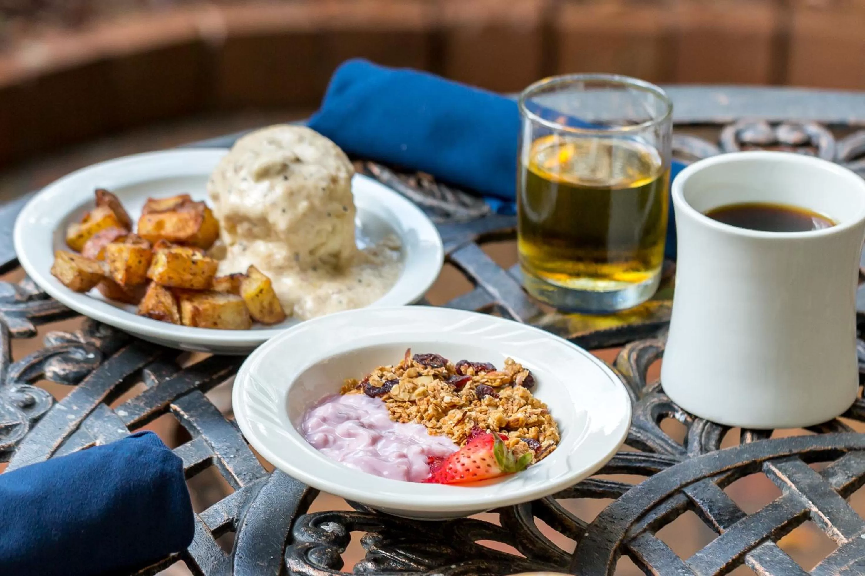 Breakfast in Eliza Thompson House, Historic Inns of Savannah Collection