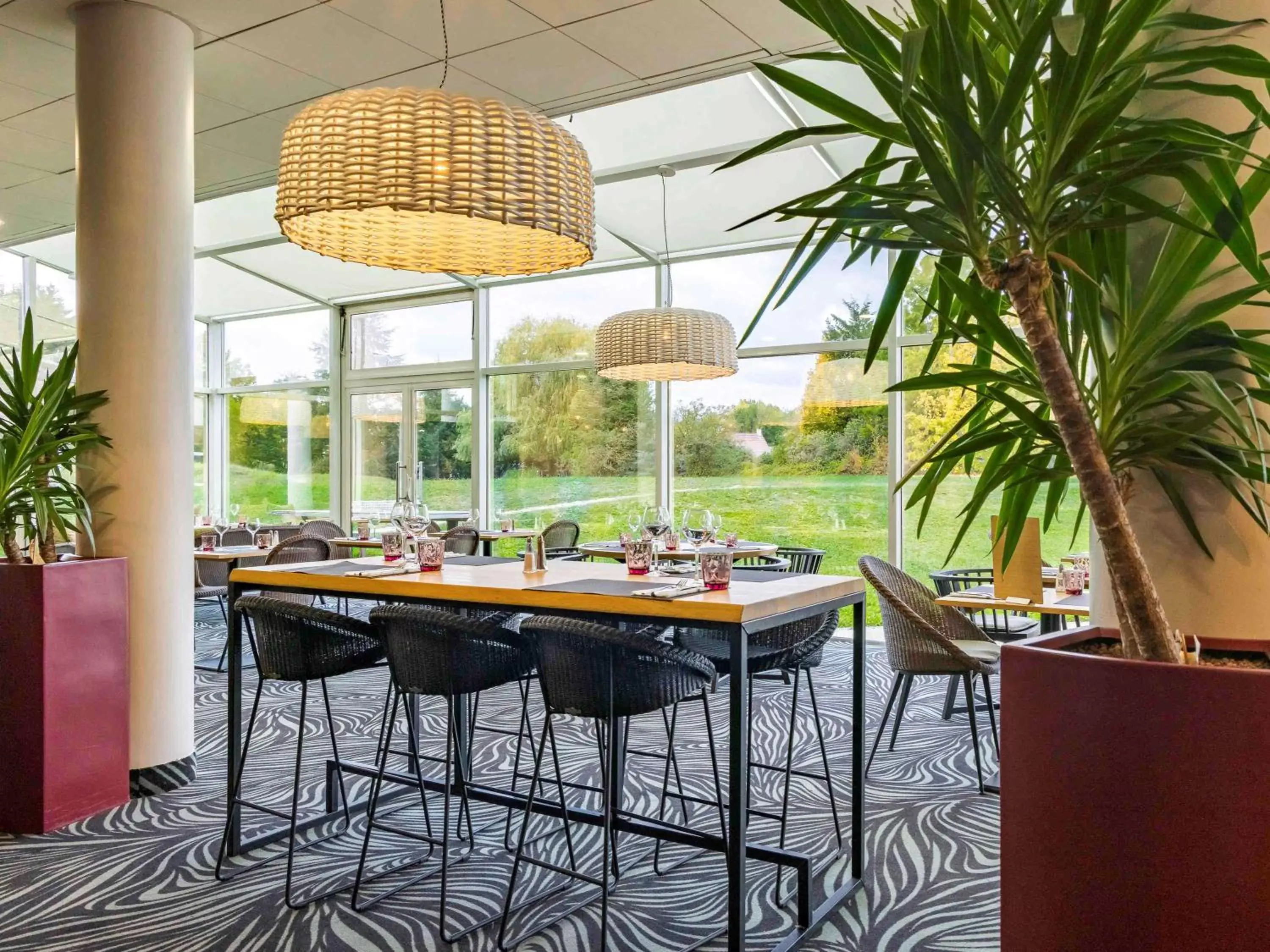 Restaurant/Places to Eat in Novotel Senart Golf De Greenparc