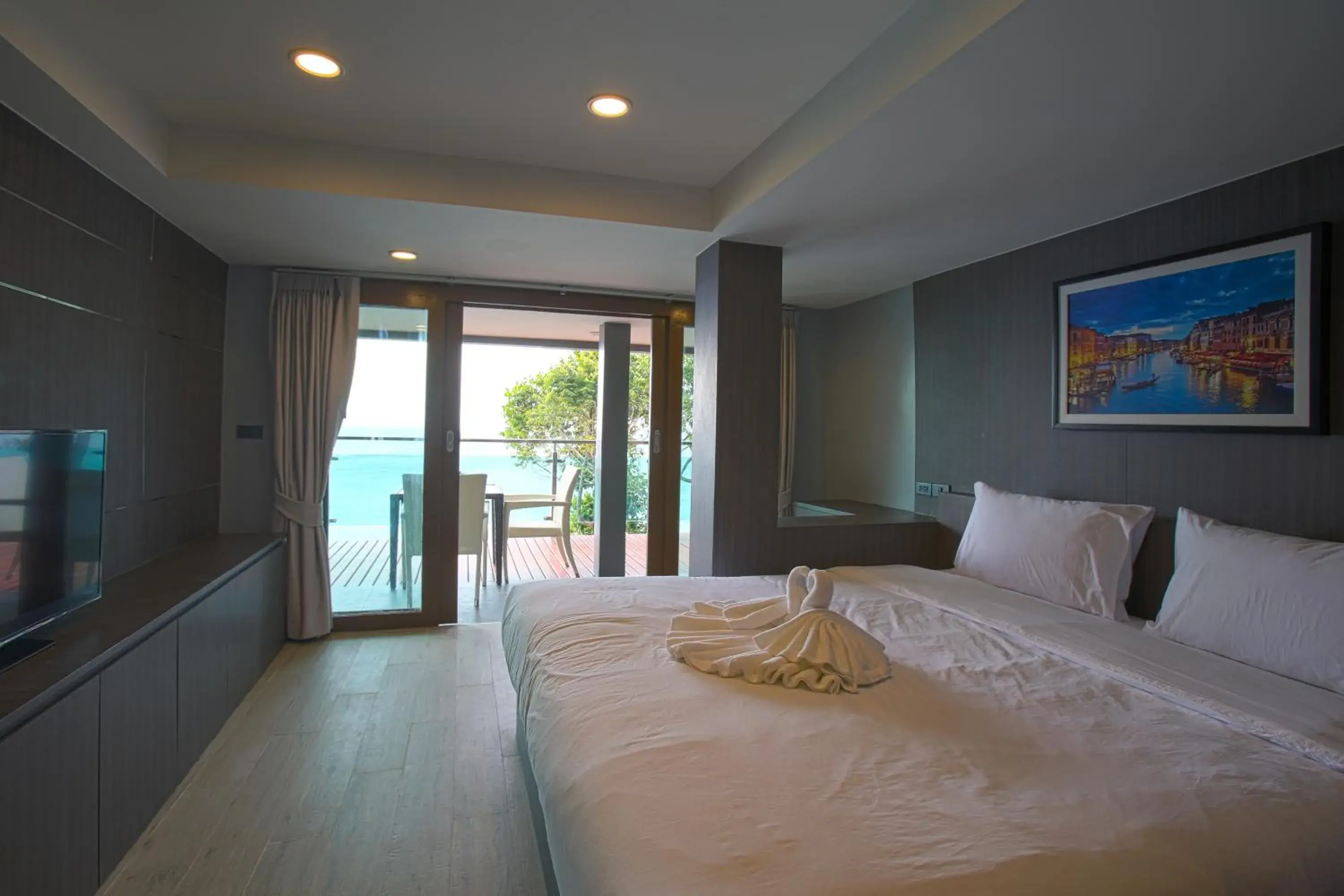 Bedroom, Bed in Cliff Lanta Suite-Koh Lanta Krabi