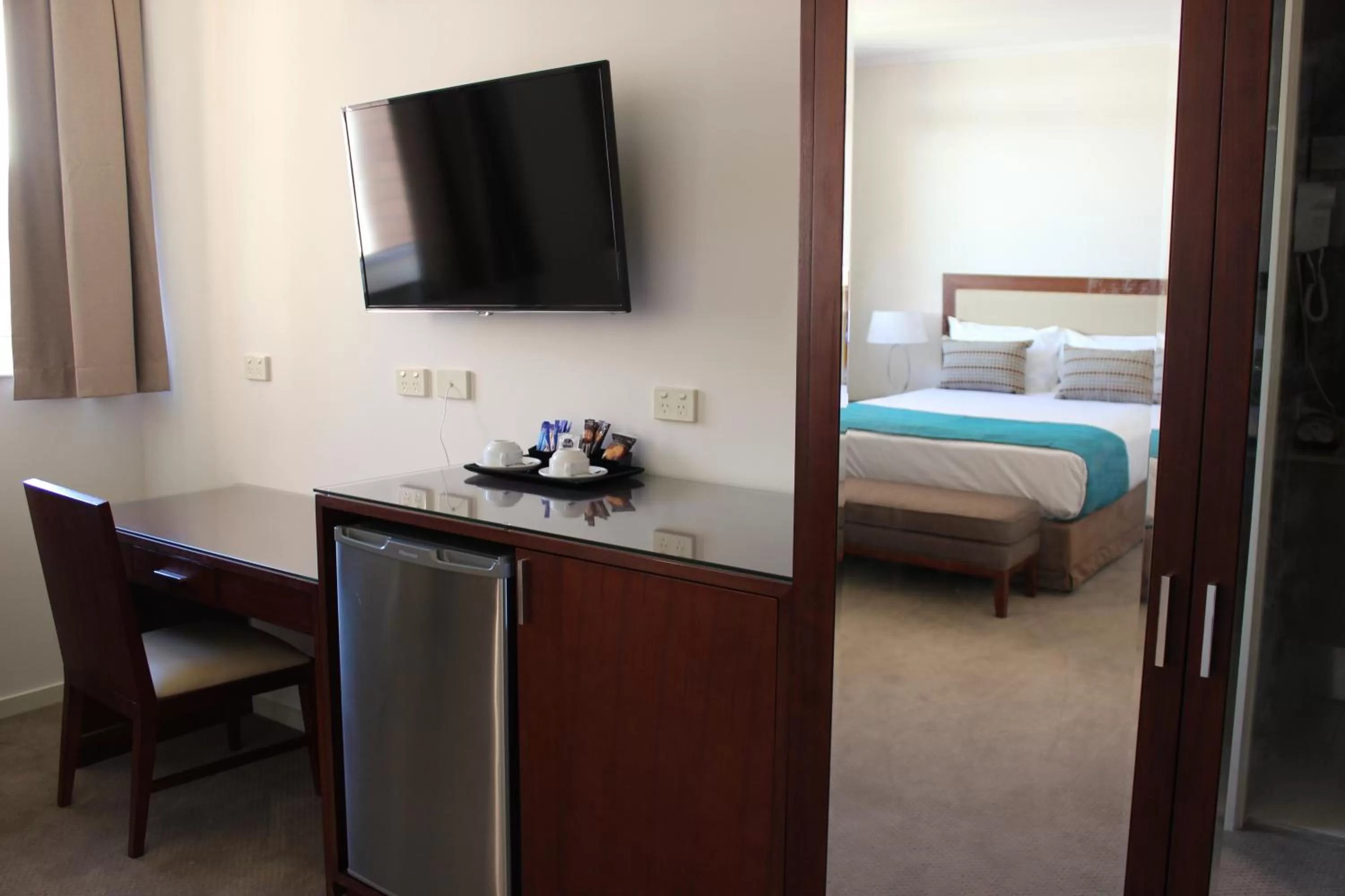 Coffee/tea facilities, Bed in Quality Hotel Regent Rockhampton