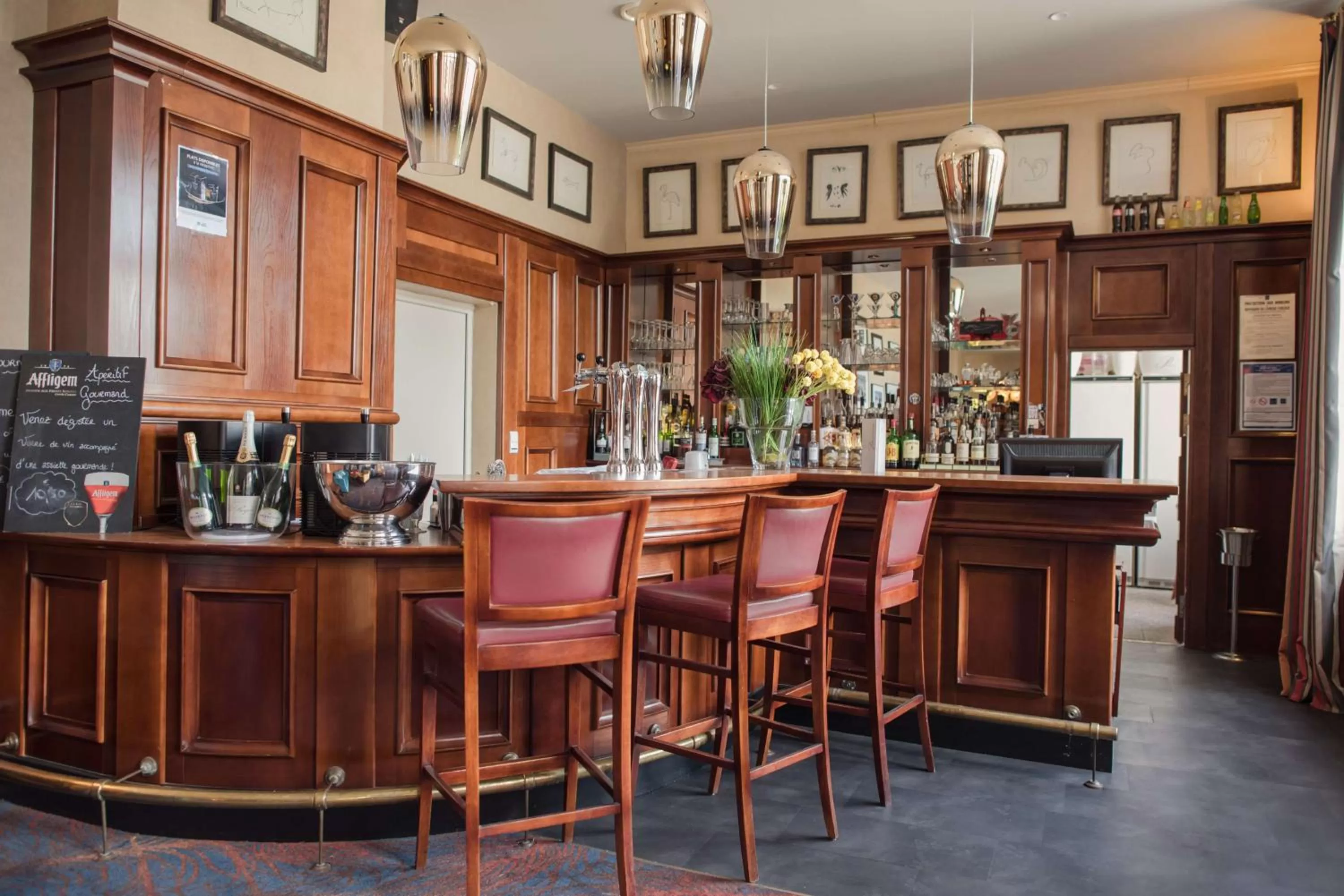 Lounge or bar in Best Western Hôtel Hermitage