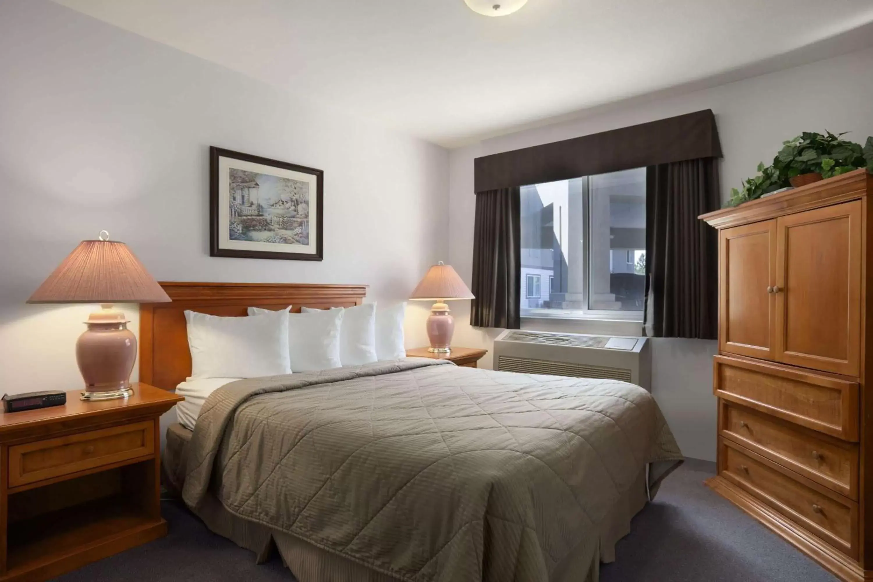 Photo of the whole room, Bed in Super 8 by Wyndham West Kelowna BC Photo of the whole room, Bed in Super 8 by Wyndham West Kelowna BC