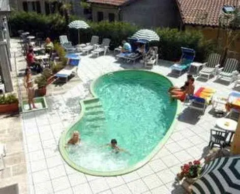 Day, Pool View in Hotel Azalea