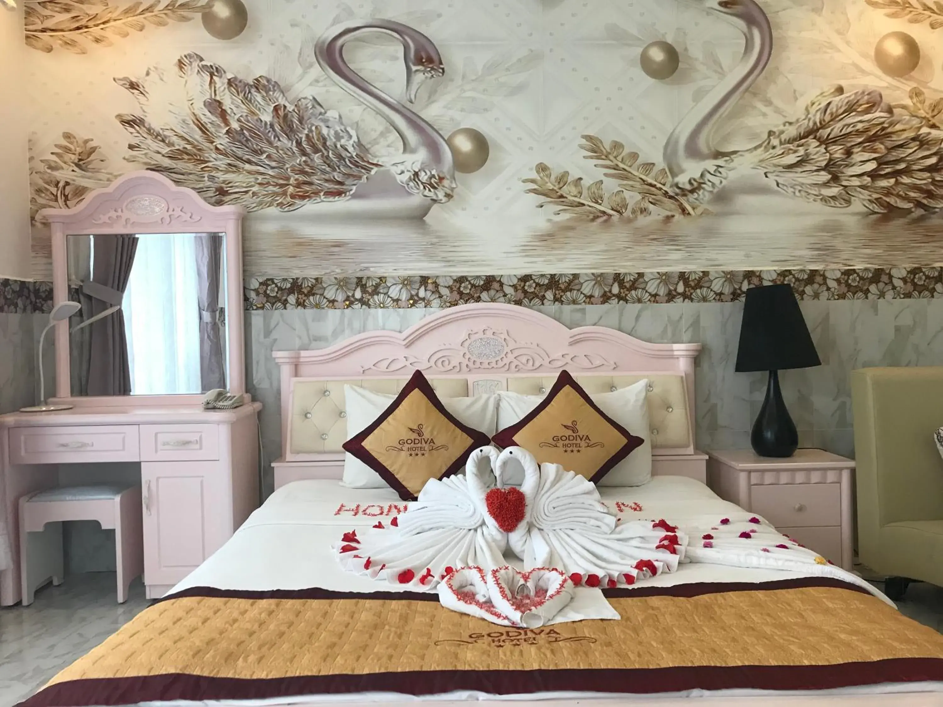 Bed in Godiva Villa Phu Quoc