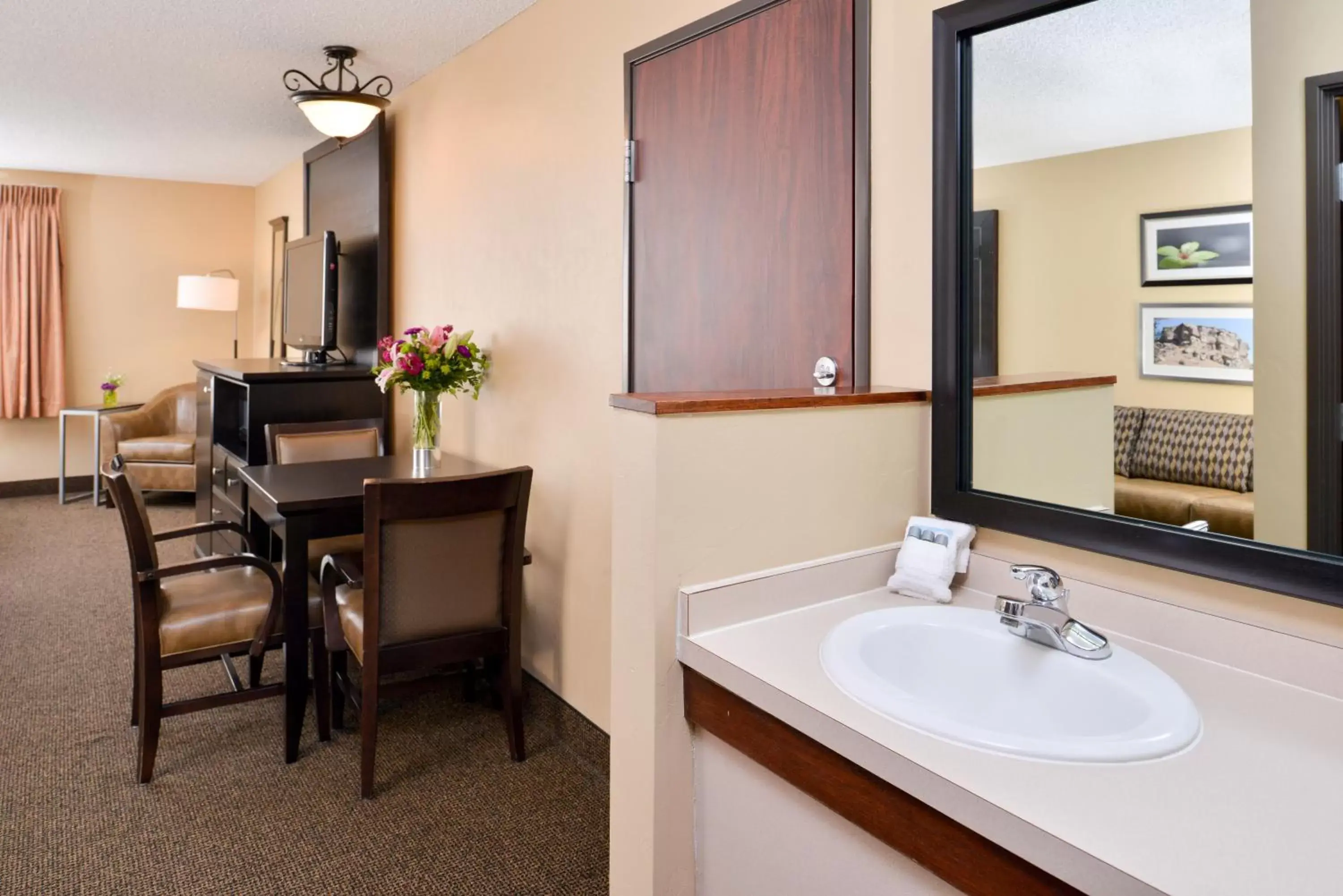 Photo of the whole room, Bathroom in Kelly Inn Billings