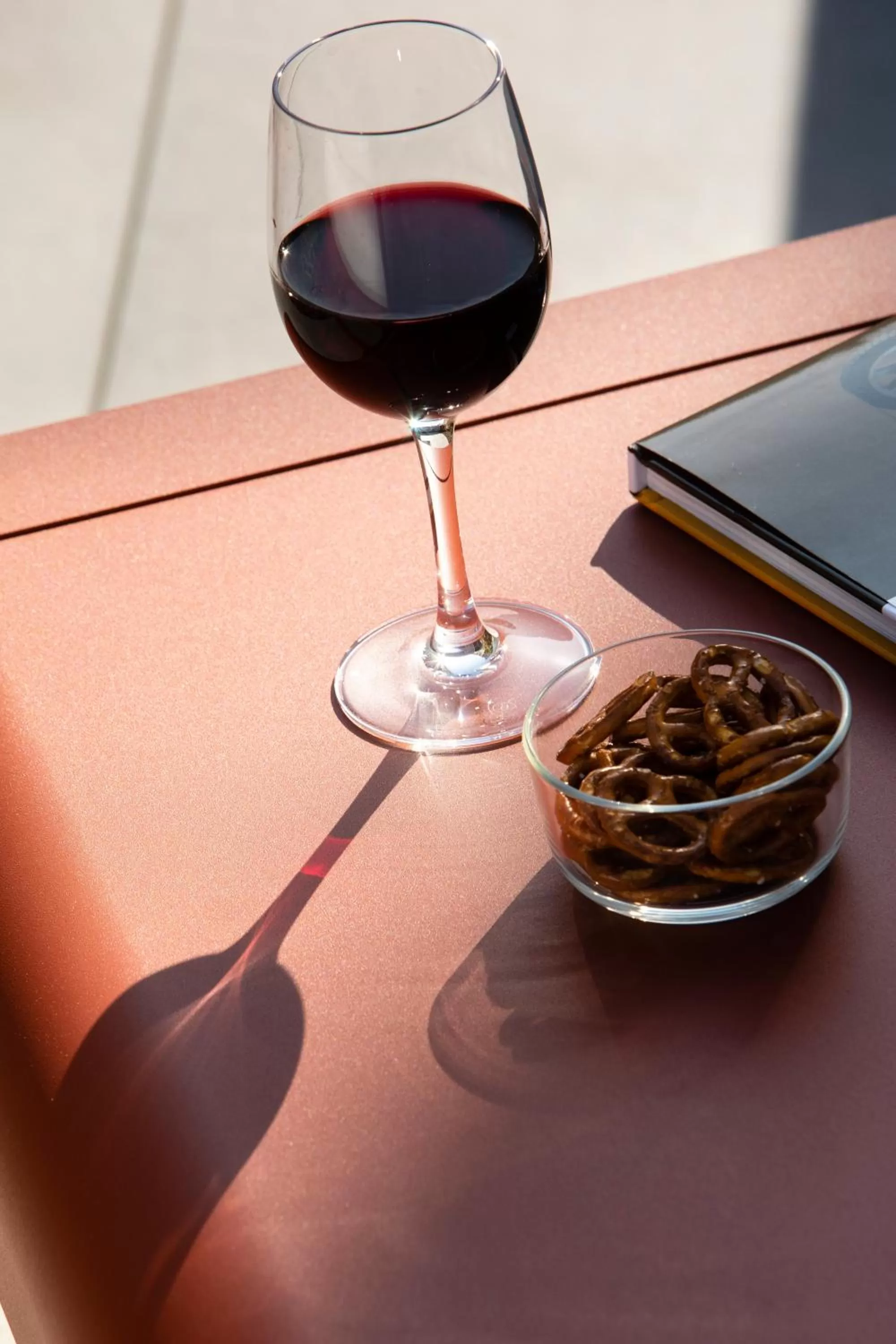 Restaurant/places to eat in Hotel Le Bugatti