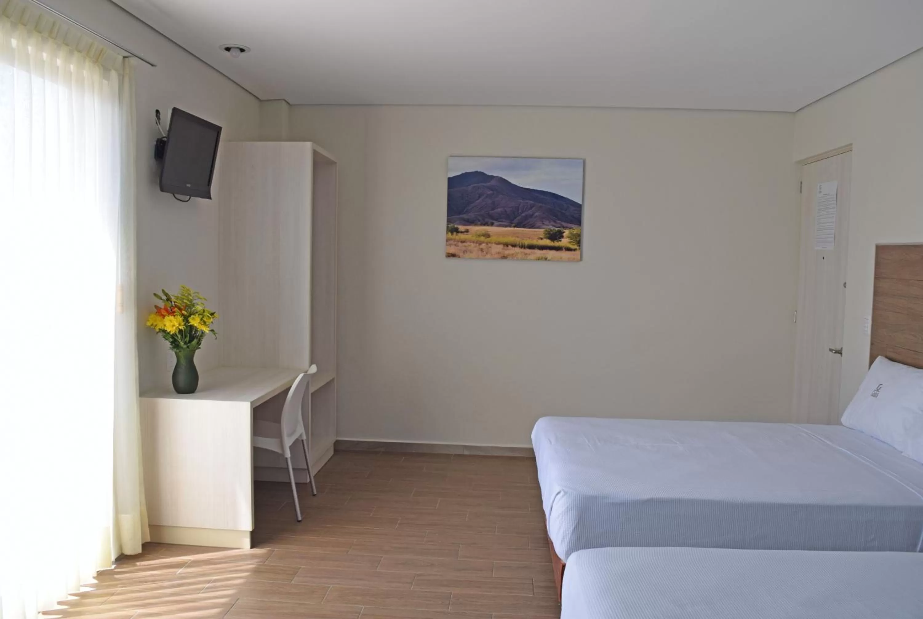 Photo of the whole room, Bed in Hotel Guivá Aeropuerto