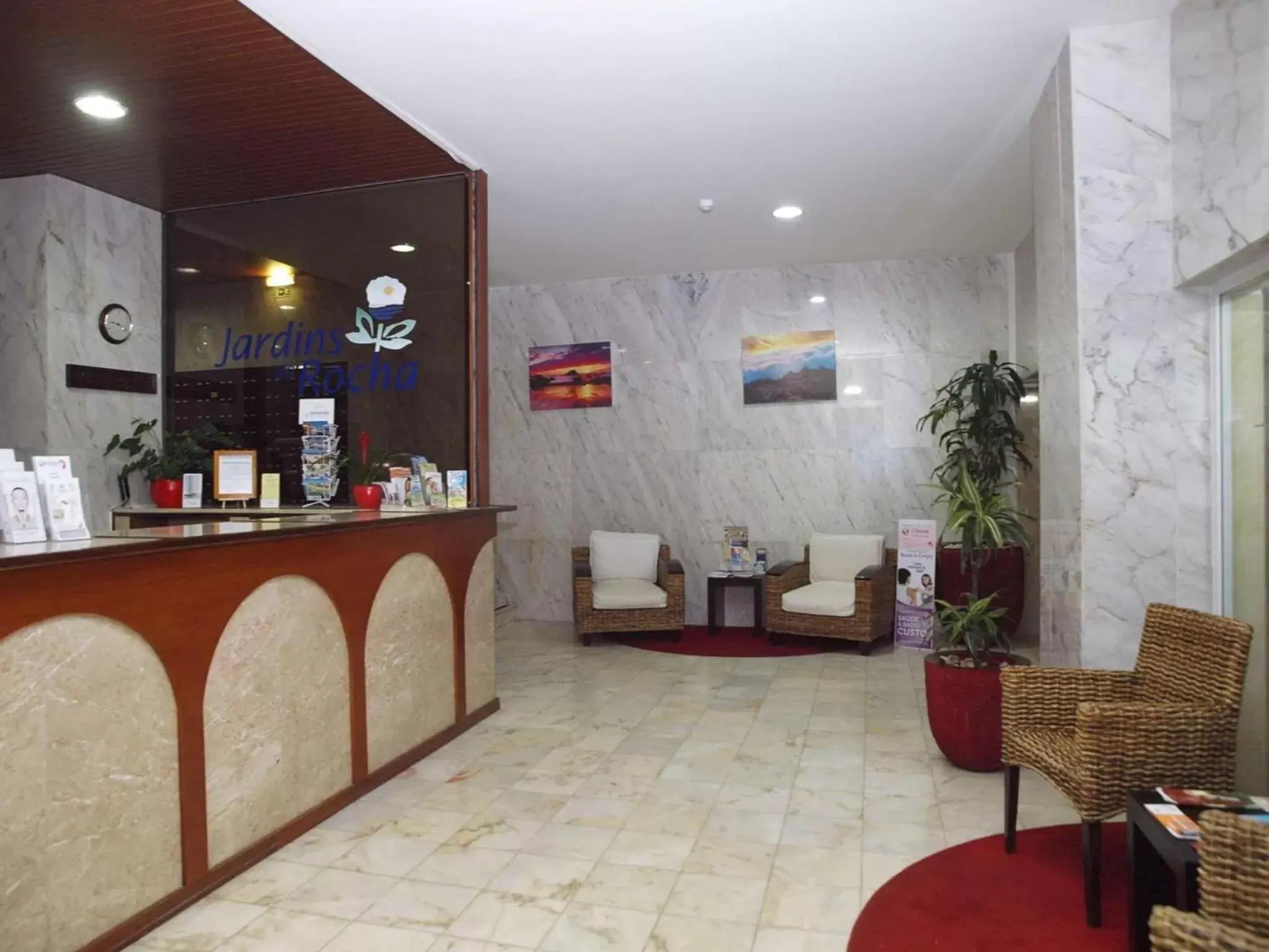Lobby or reception in Apartamentos Jardins da Rocha Lobby or reception in Apartamentos Jardins da Rocha