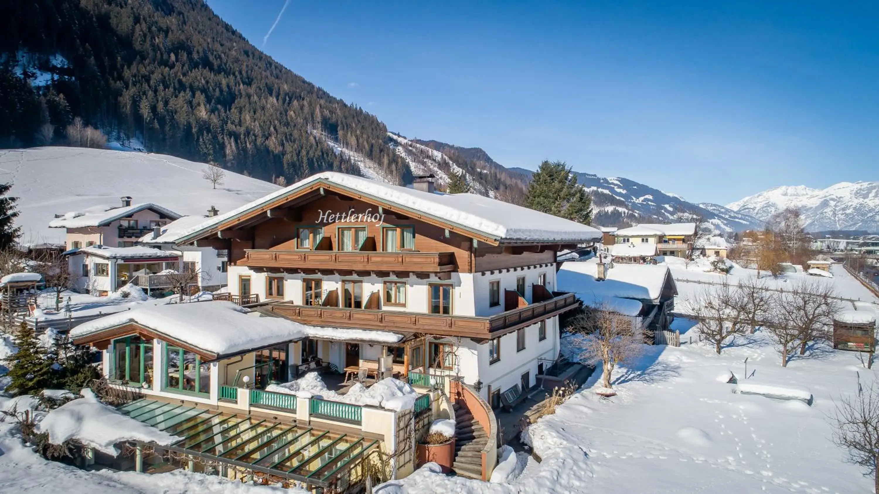 Property building, Winter in Hettlerhof