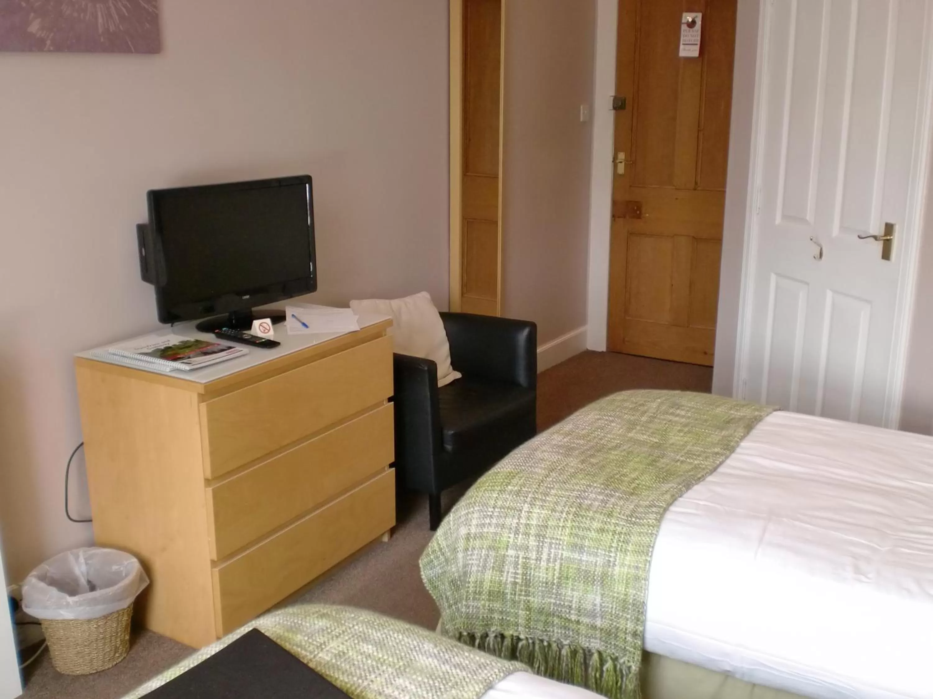 TV/Entertainment Center in 29 Well Street B&B