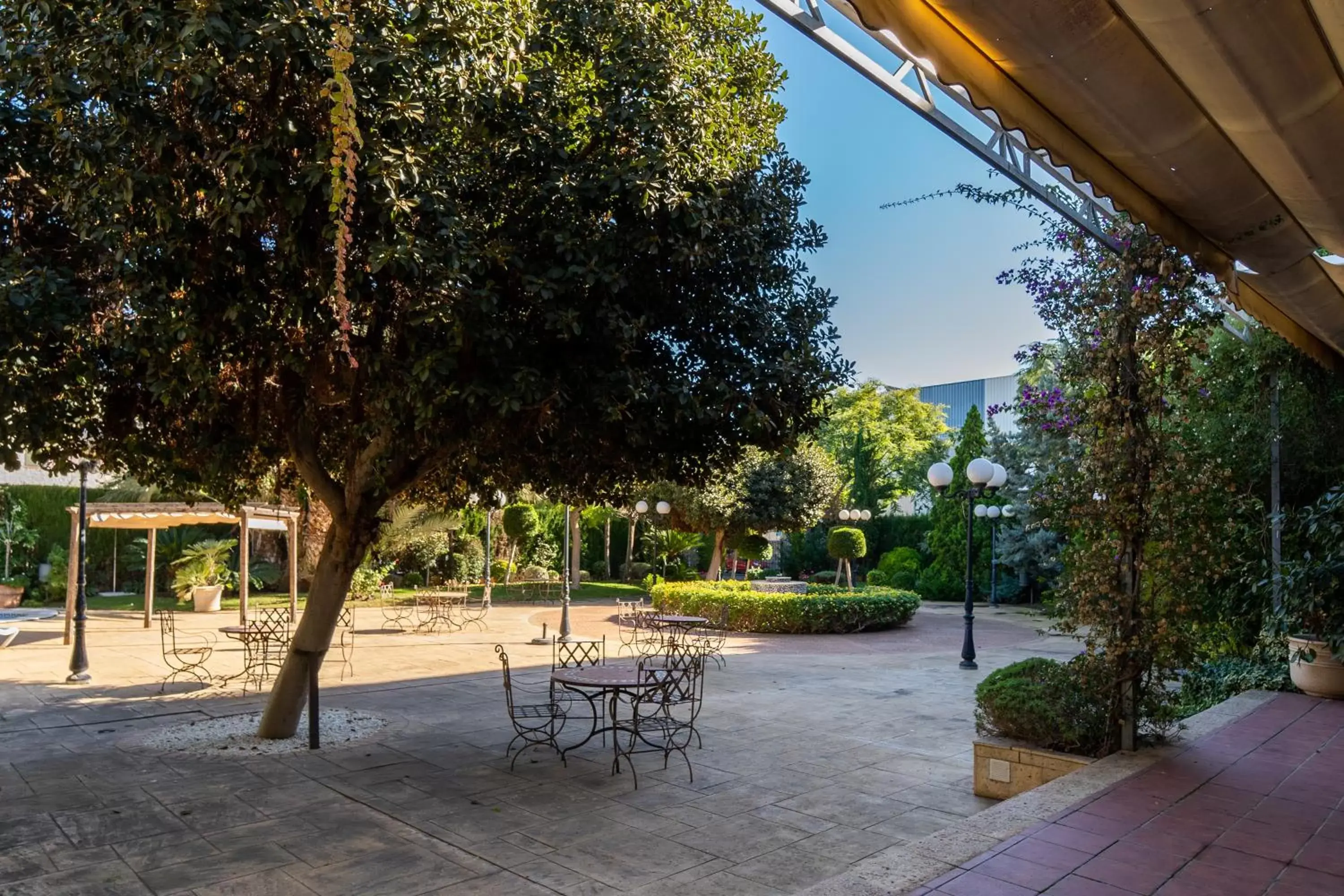 Patio in Hotel Checkin Valencia Ciscar