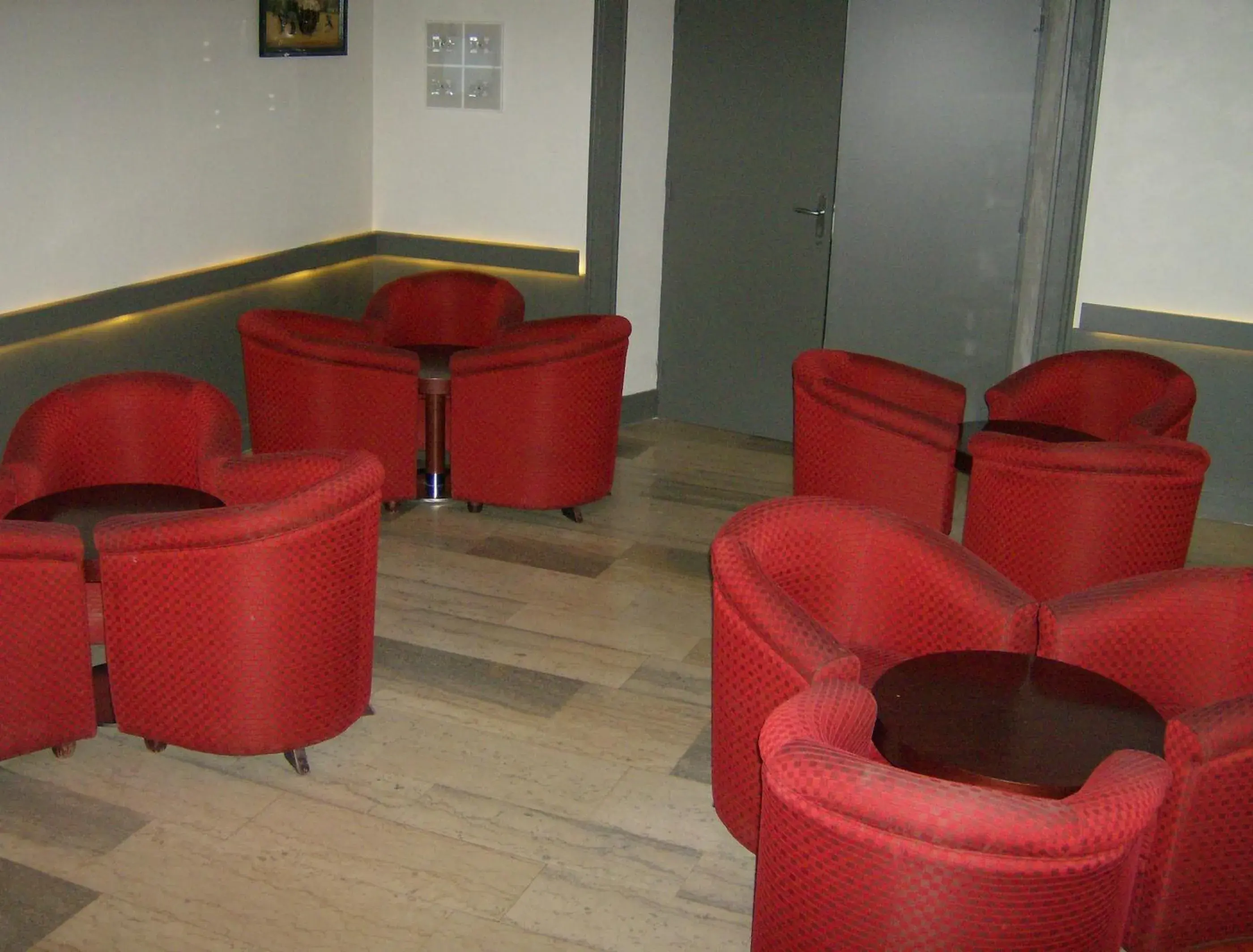 Lounge or bar in Hôtel Restaurant Du Parc de la Colombière