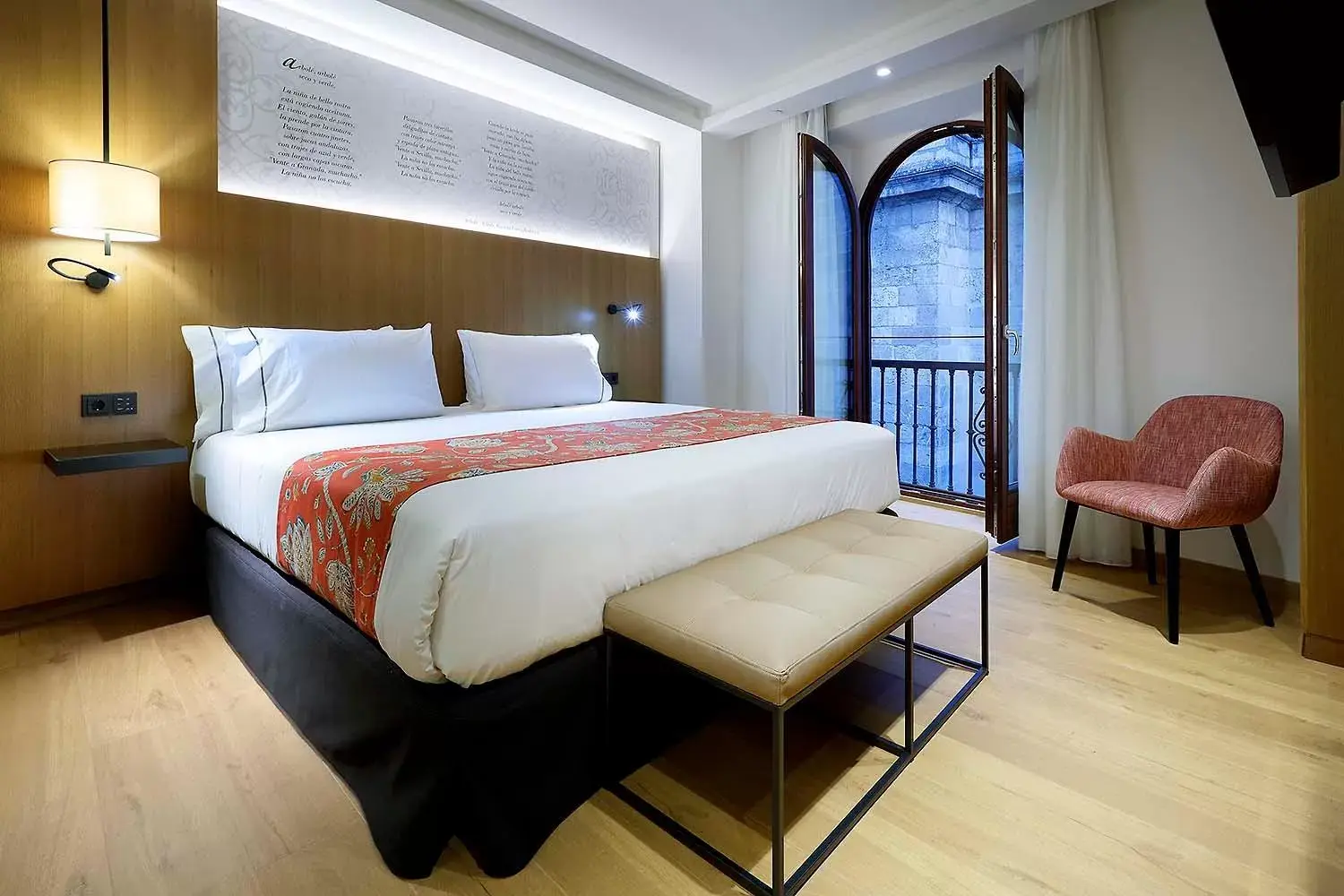 Photo of the whole room, Bed in Áurea Catedral by Eurostars Hotel Company