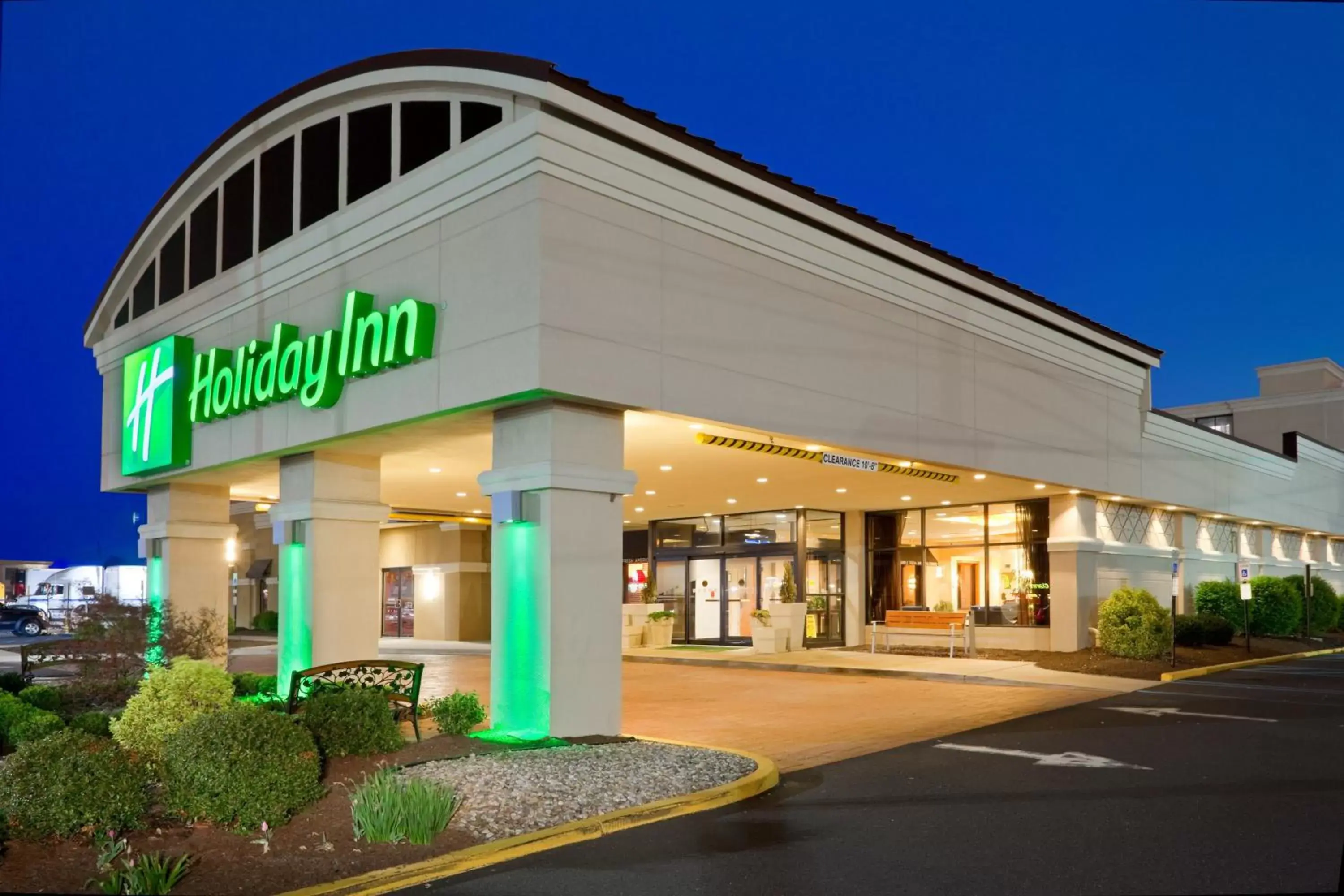 Property Building in Holiday Inn South Plainfield-Piscataway, an IHG Hotel