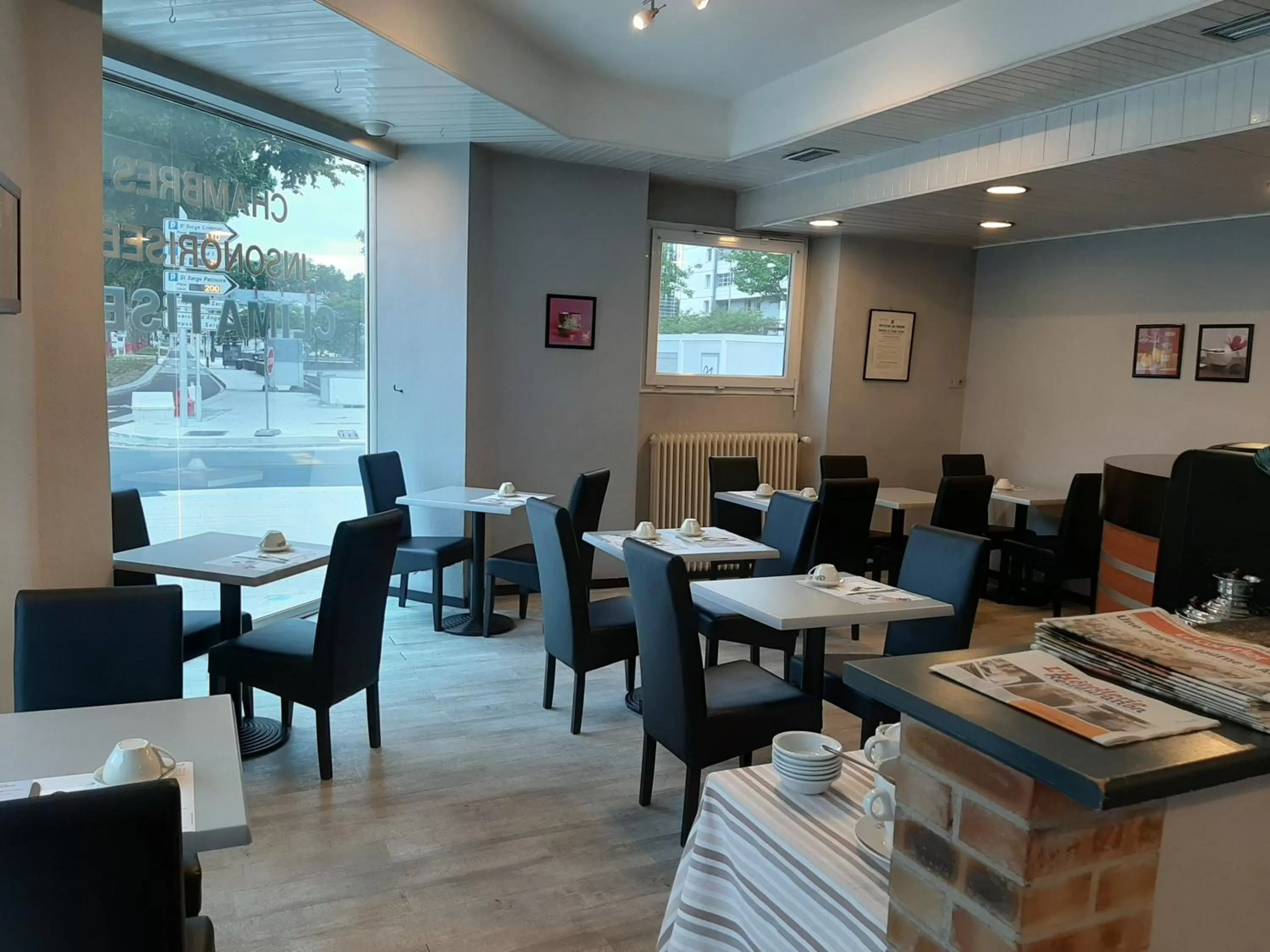 Restaurant/places to eat in Le Royalty