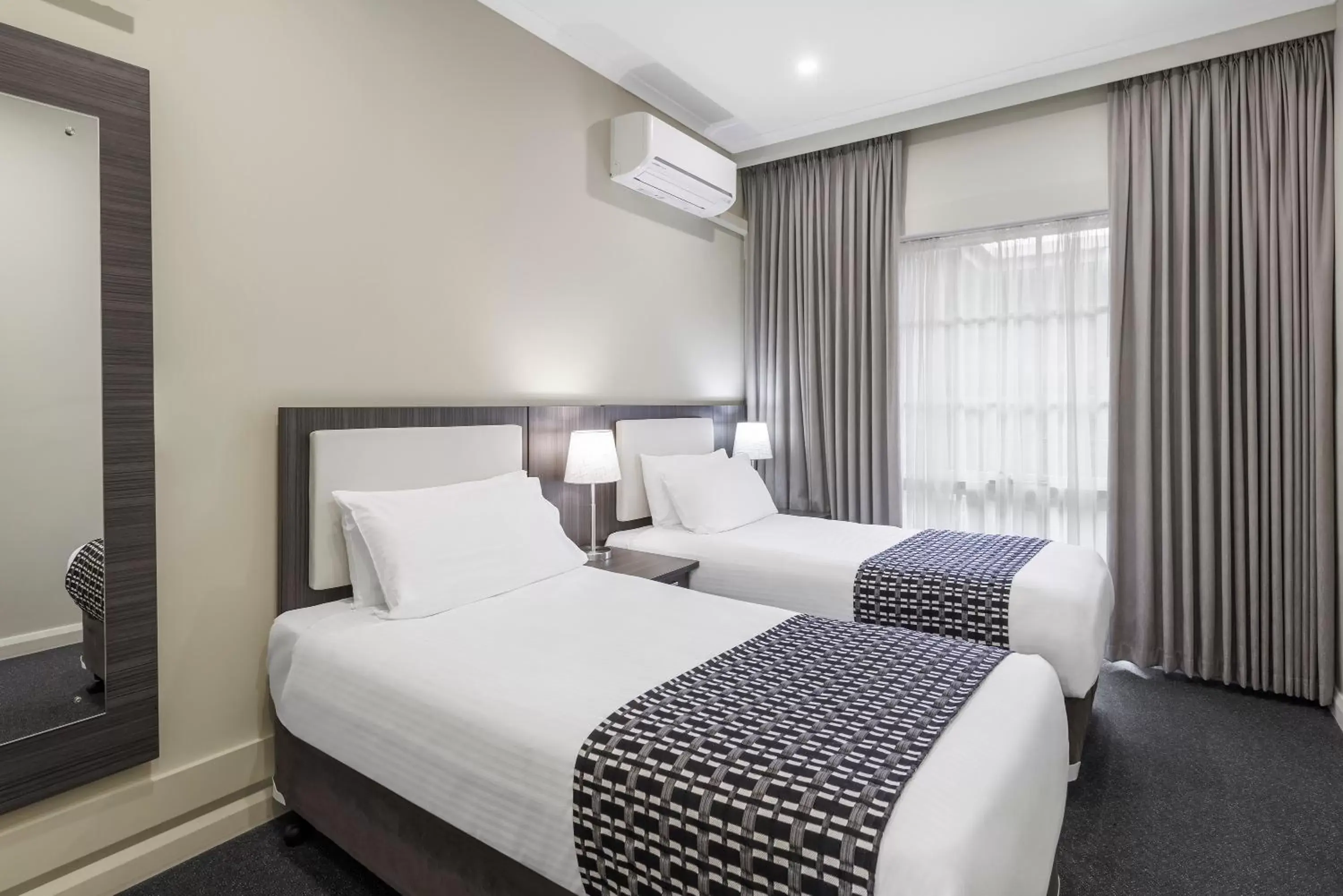 Bed in Quality Hotel Melbourne Airport