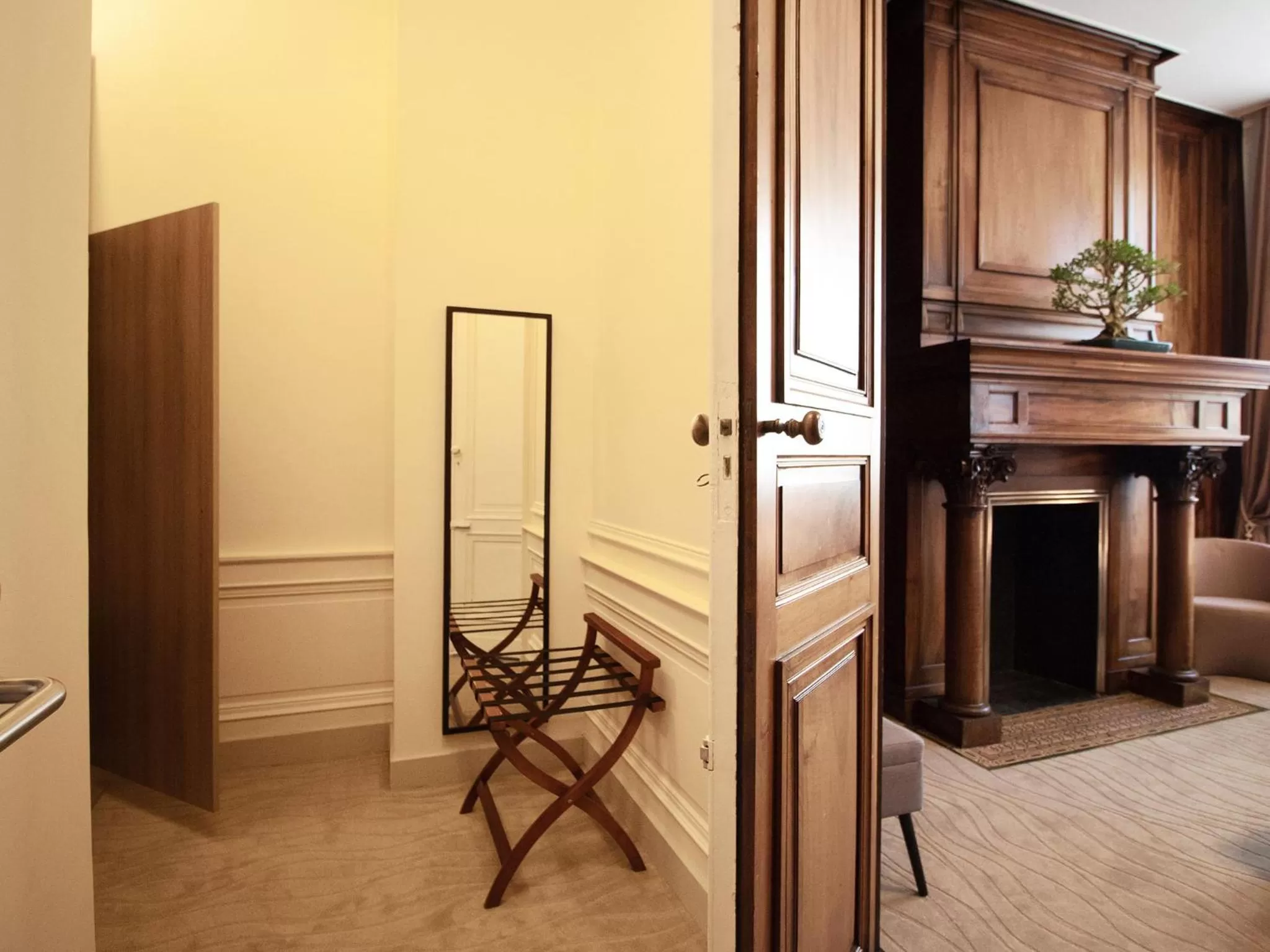 Bedroom in Hotel des Quinconces Bordeaux Centre