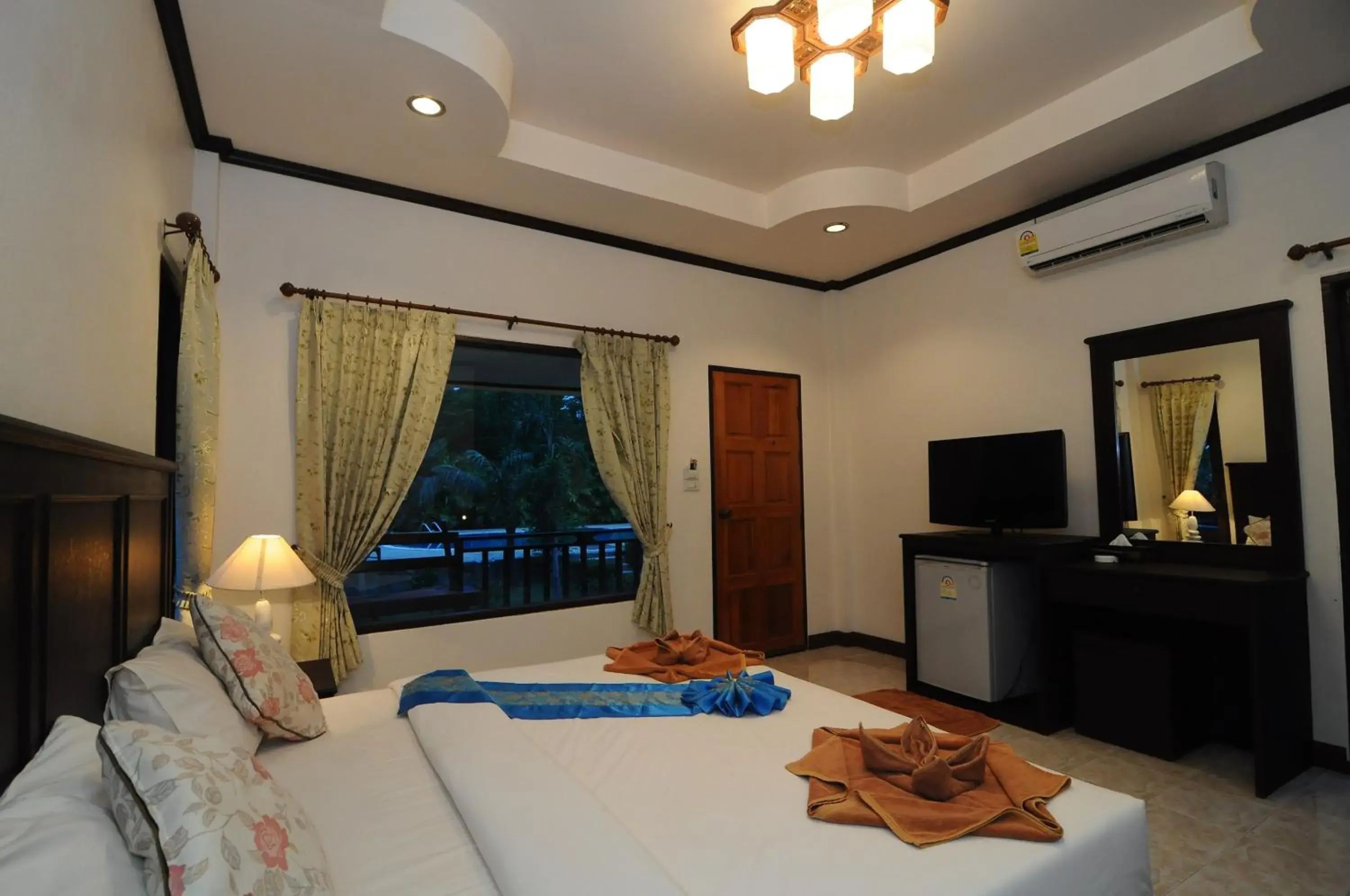 Bedroom in N.T. Lanta Resort