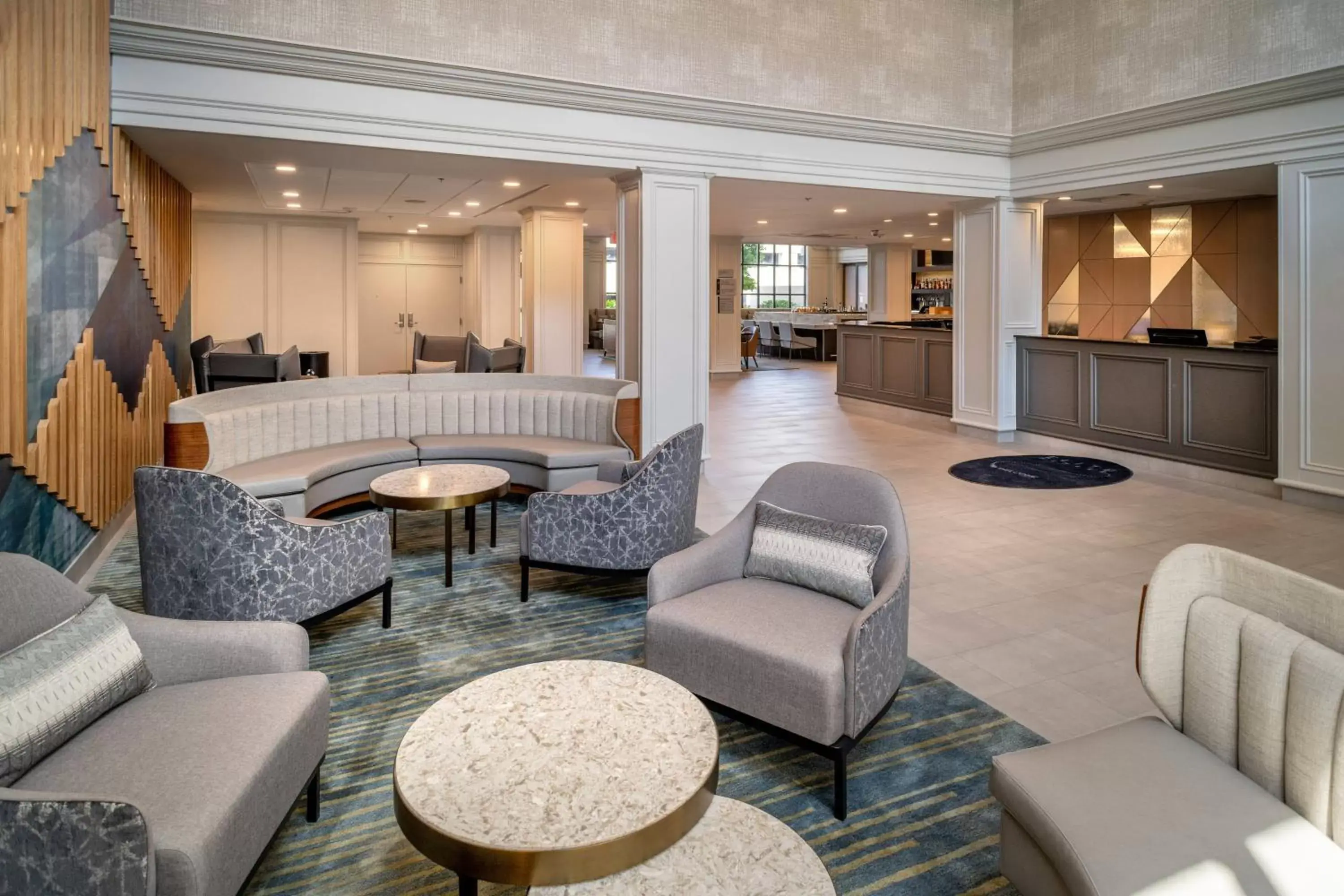 Lobby or reception in Delta Hotels Huntington Downtown
