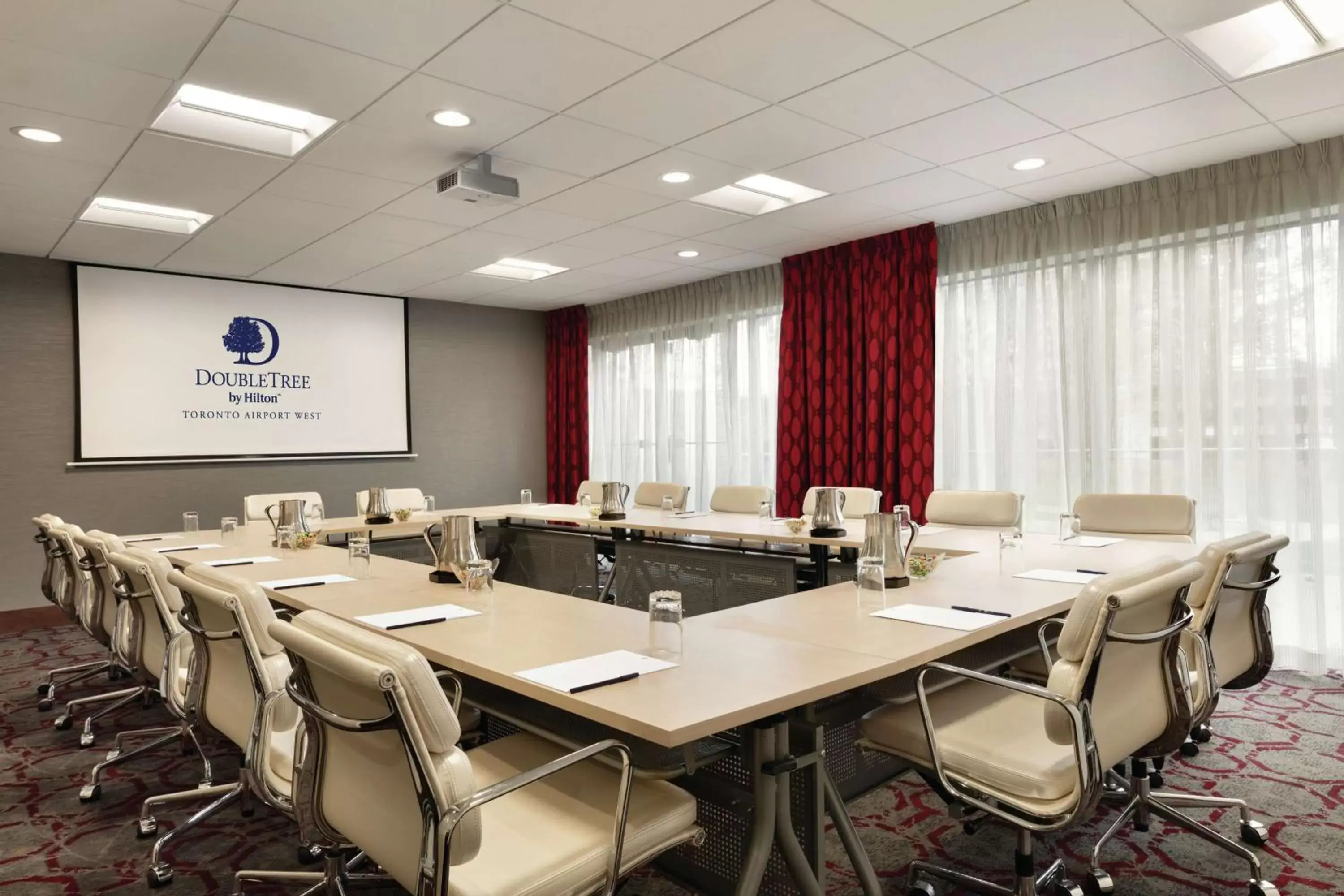 Meeting/conference room in DoubleTree by Hilton Hotel Toronto Airport West