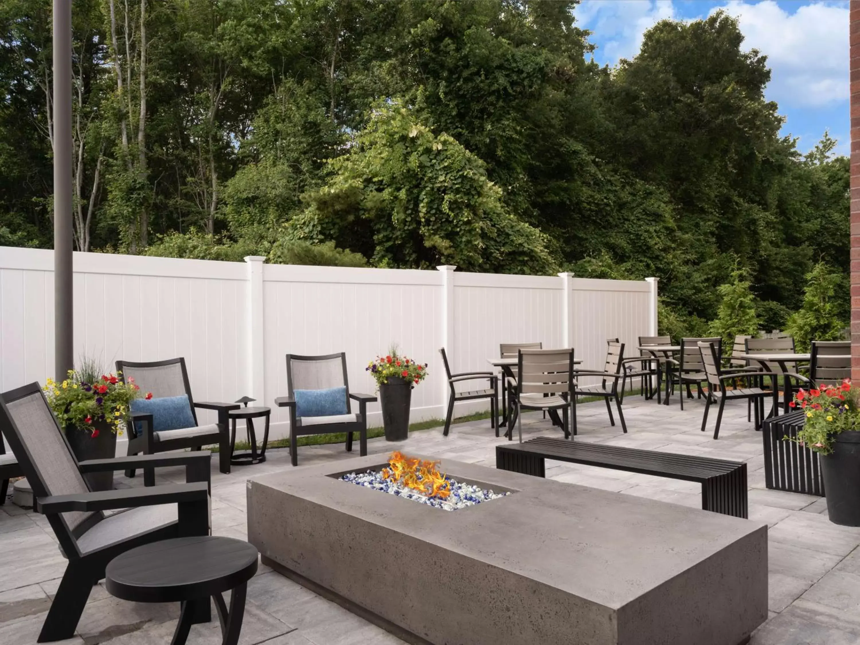 Patio in Hampton Inn Raynham-Taunton