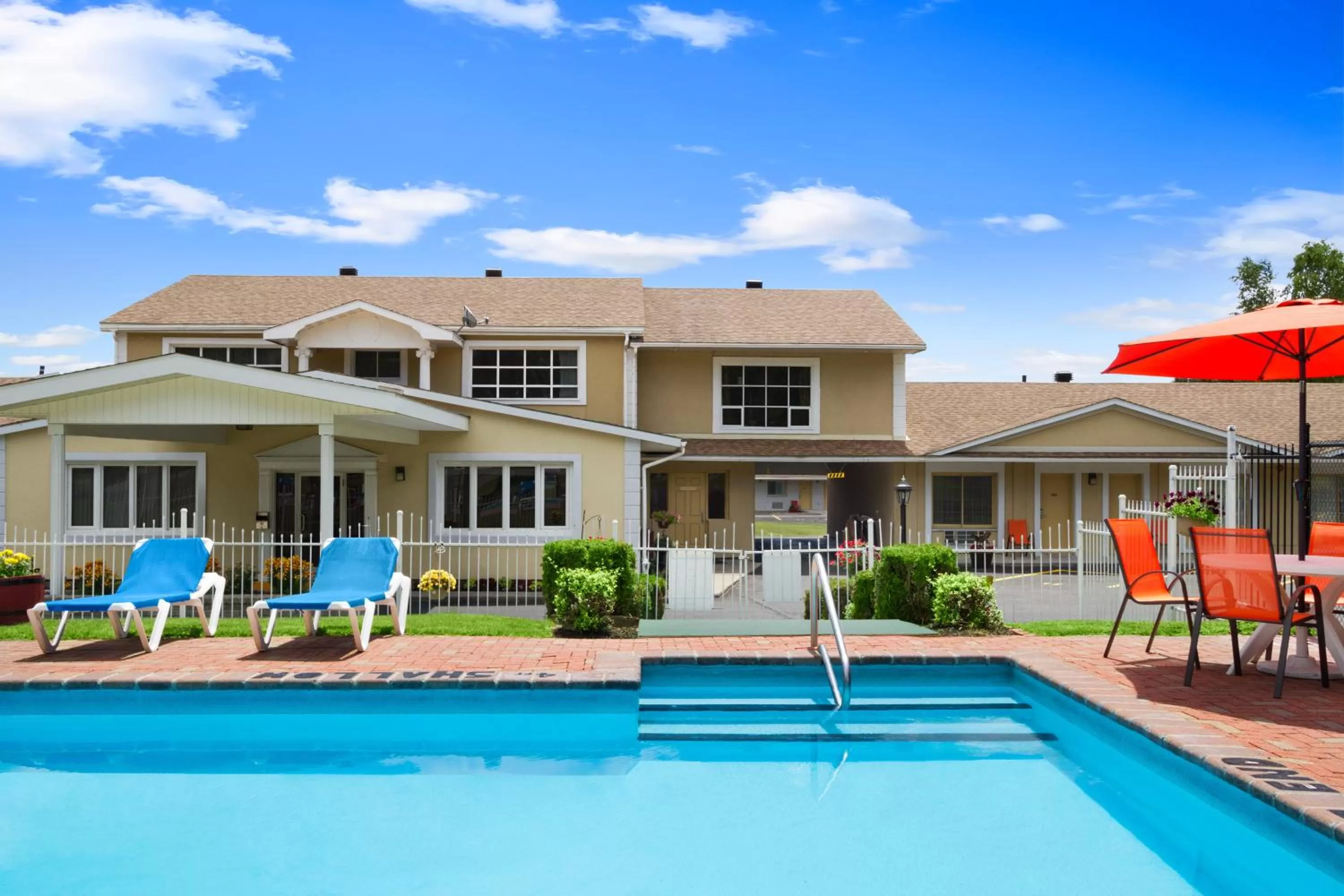 Swimming pool in Super 8 by Wyndham Brockville