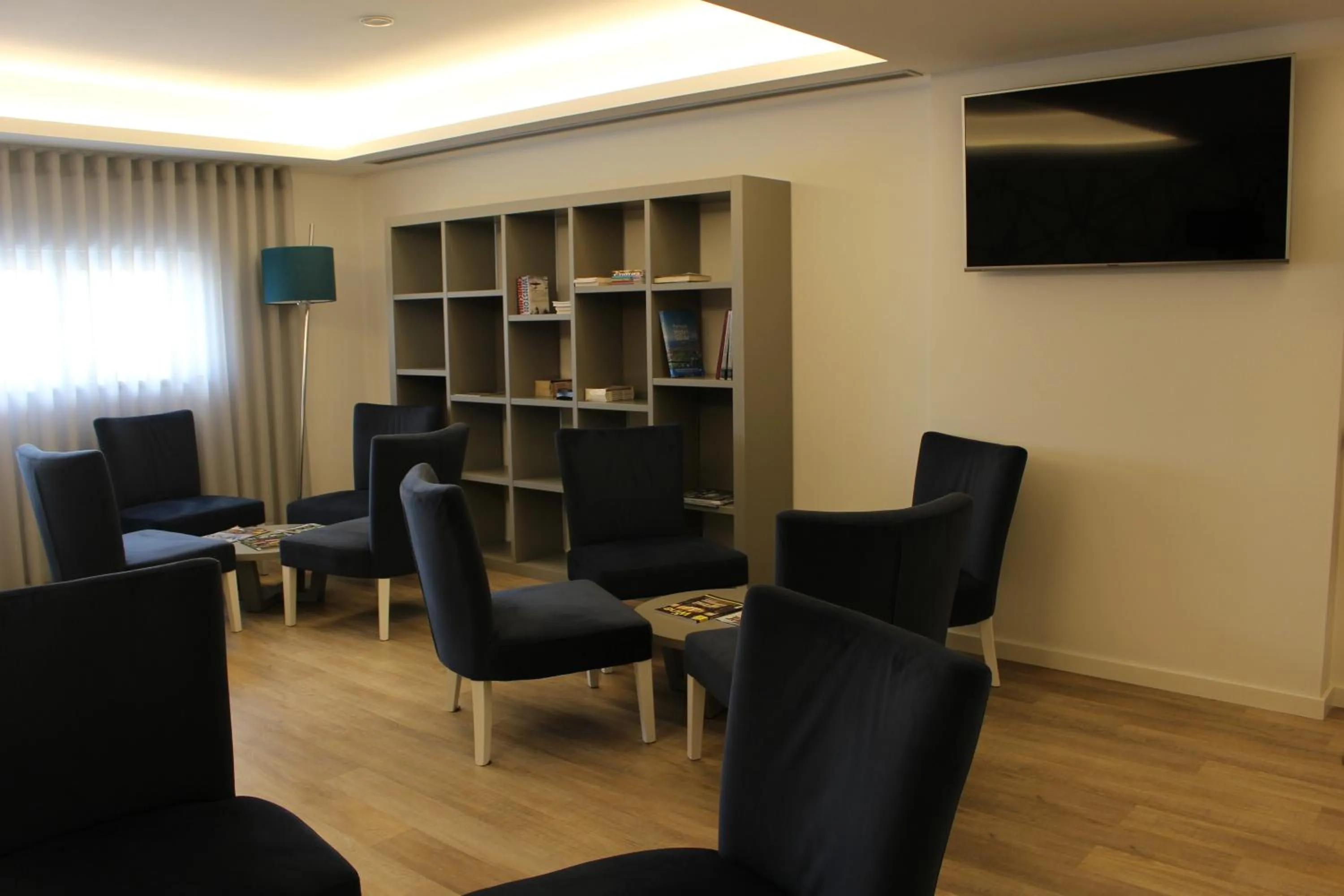 Communal lounge/ TV room in Hotel Genesis