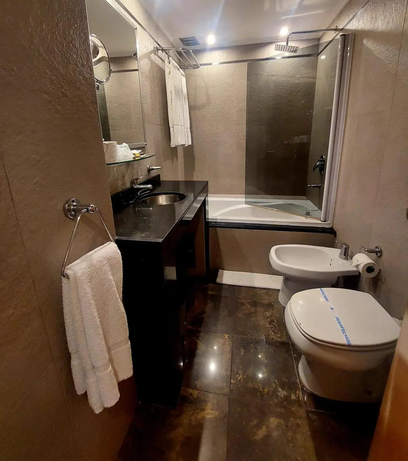 Bathroom in Sarmiento Palace Hotel