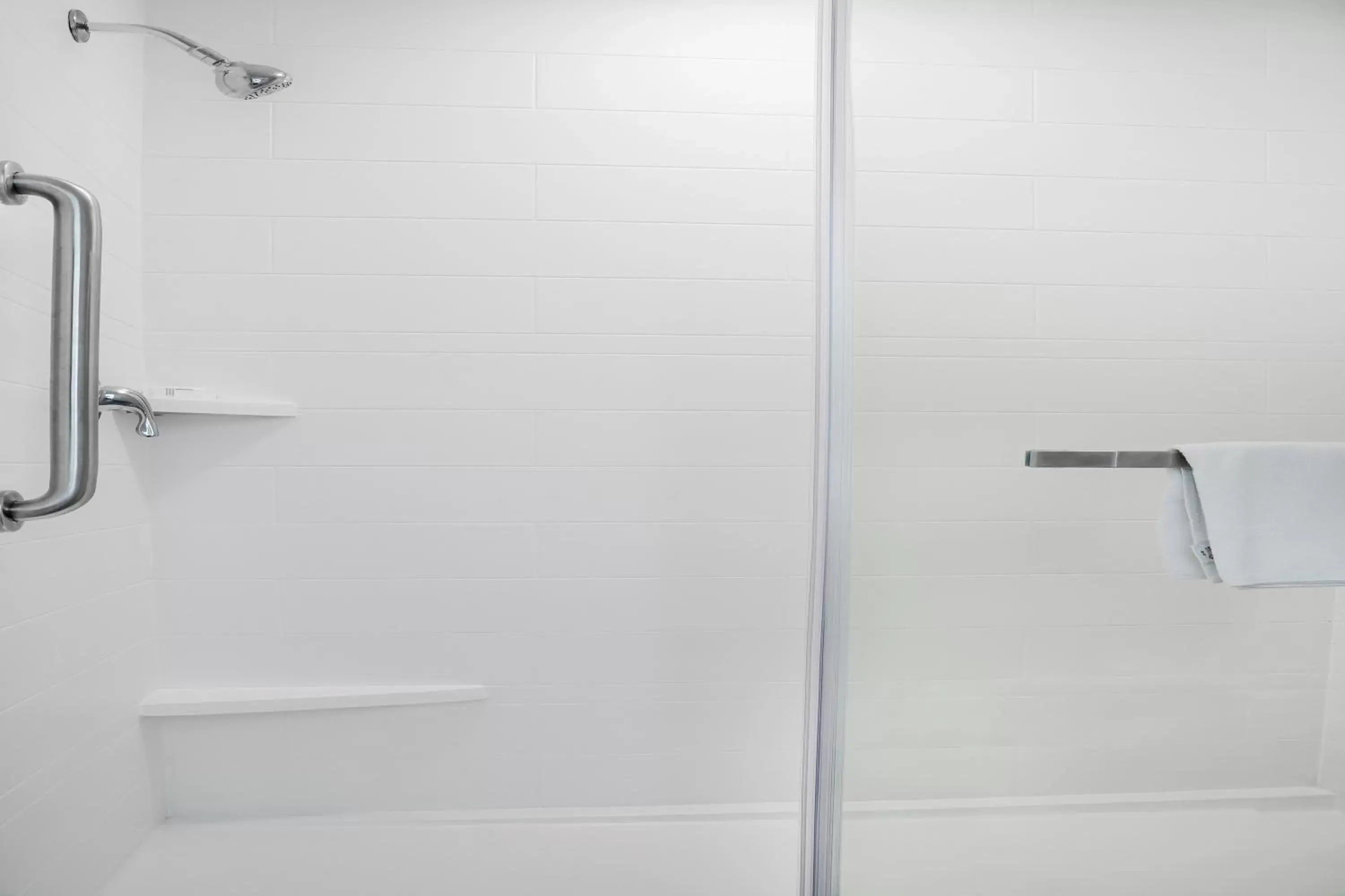 Shower, Bathroom in La Quinta by Wyndham Nashville Airport