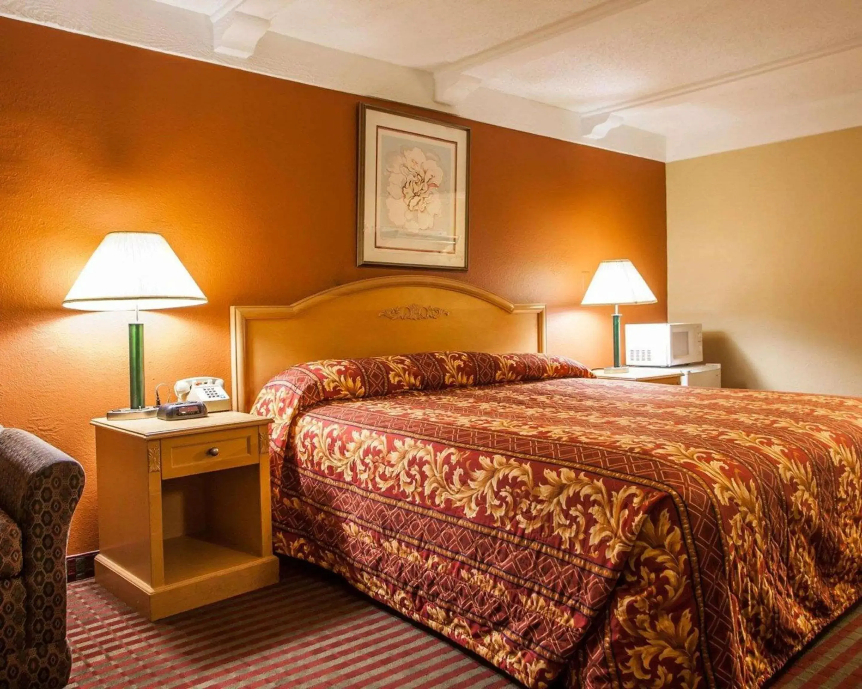 Photo of the whole room, Bed in Relax Inn Saint Charles