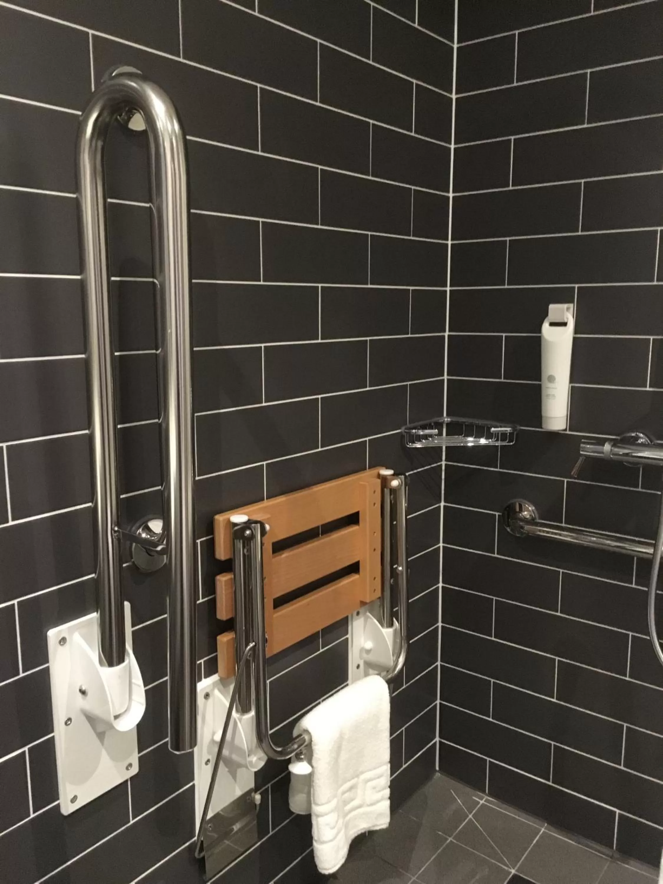 Bathroom in Holiday Inn Express St. Albans - M25, Jct.22