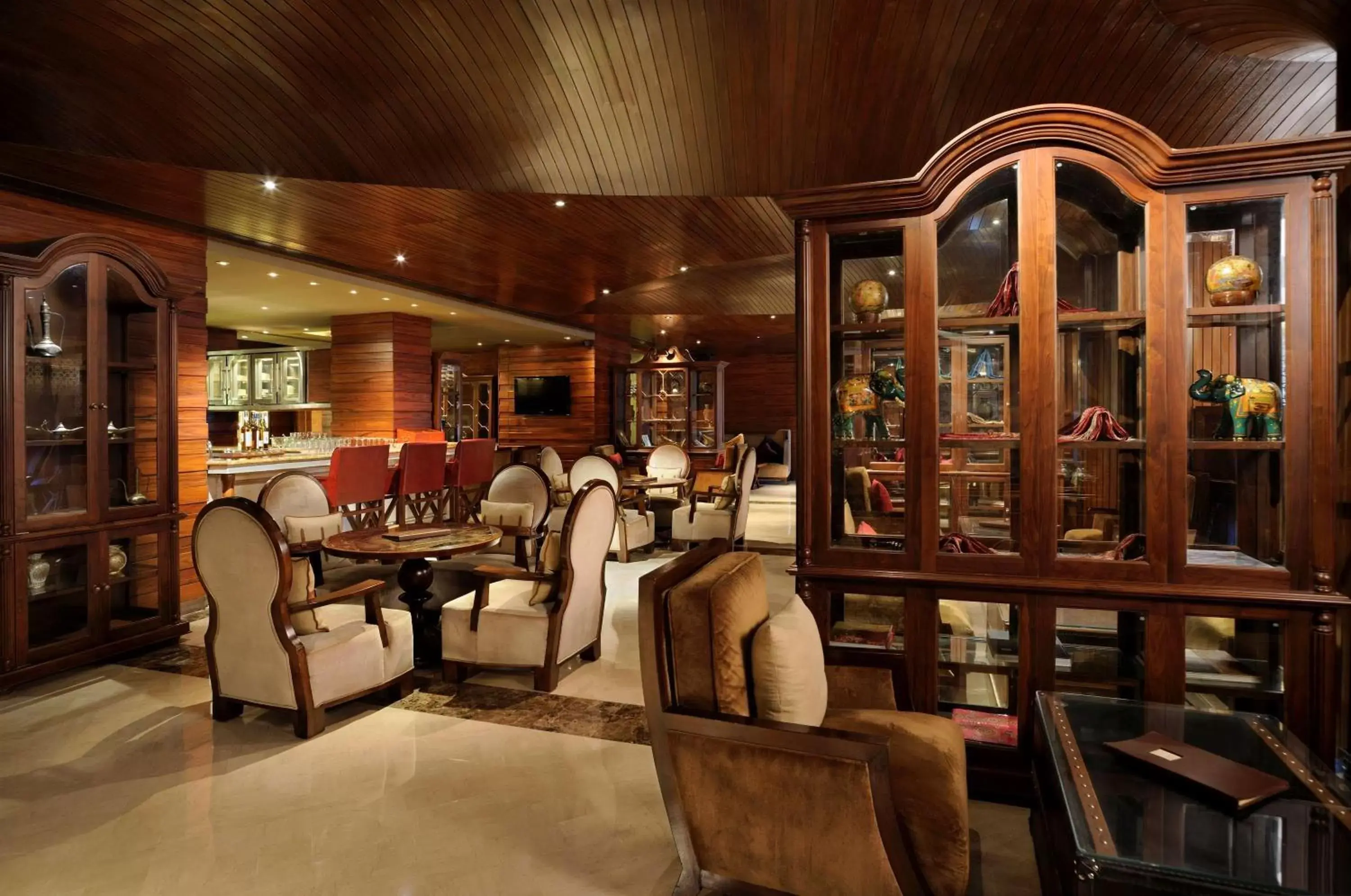 Lounge or bar, Restaurant/Places to Eat in Hilton Chennai