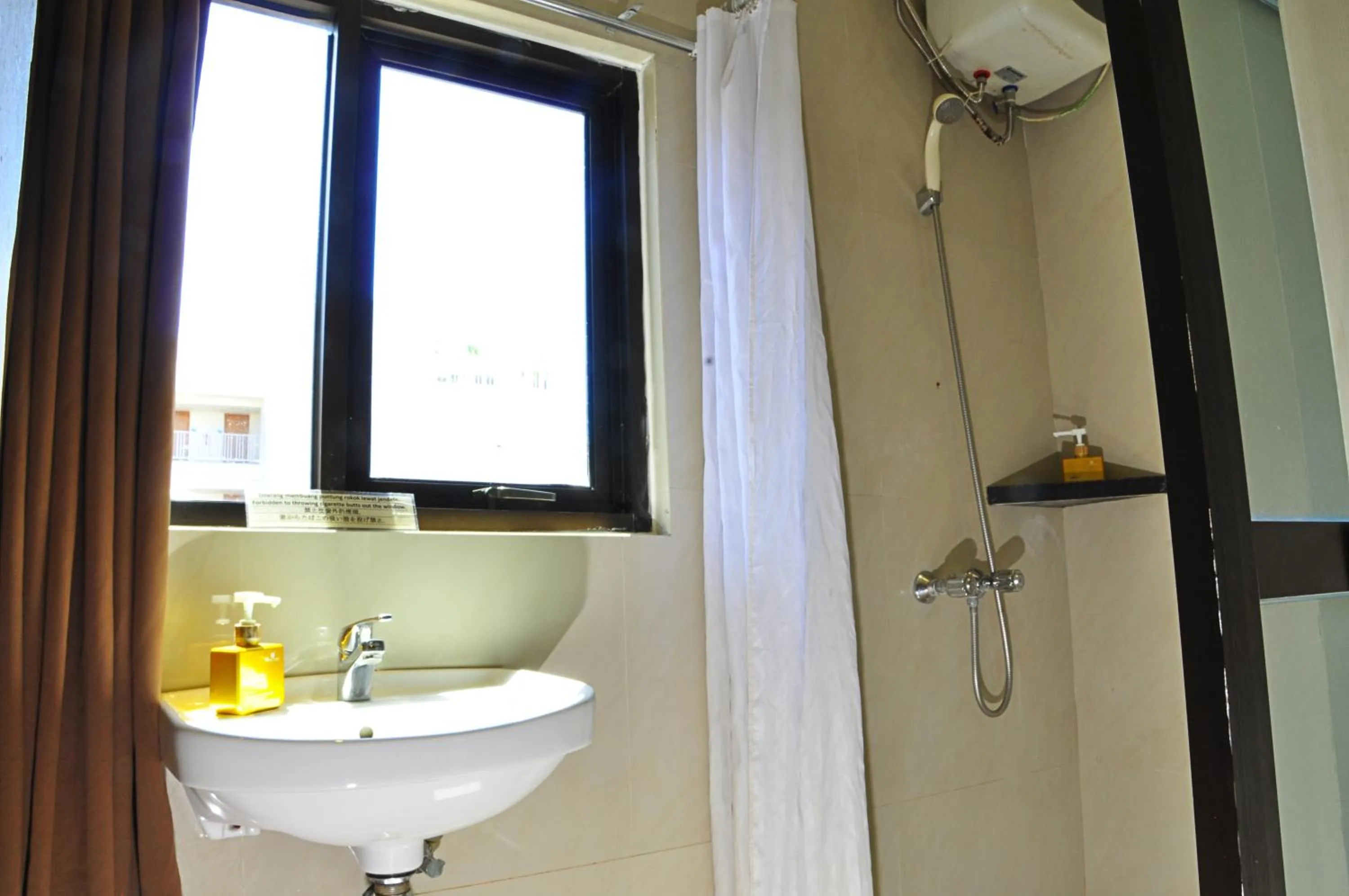 Bathroom in Guest House Matahari