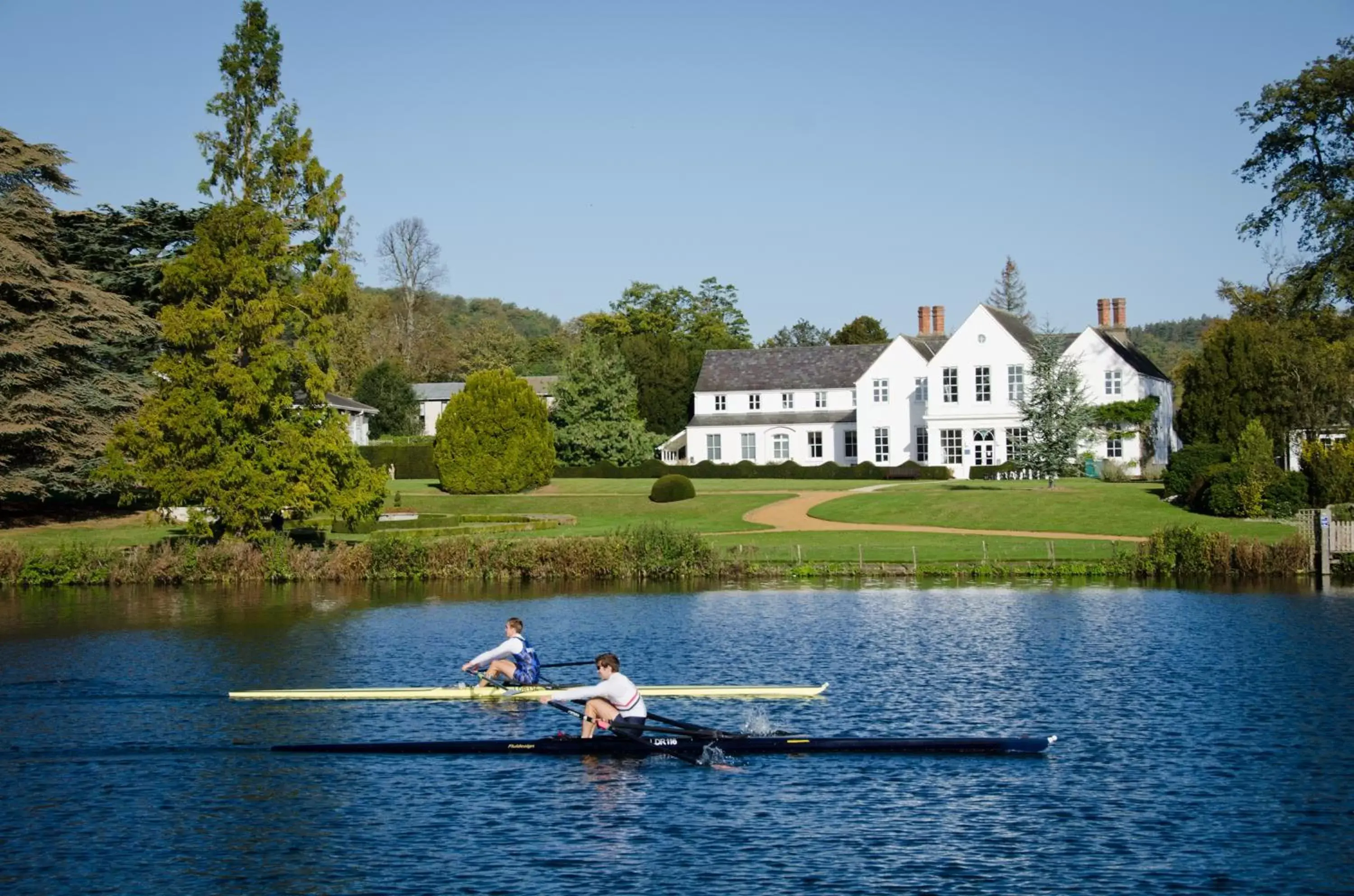 Neighbourhood, Canoeing in Greenlands Hotel