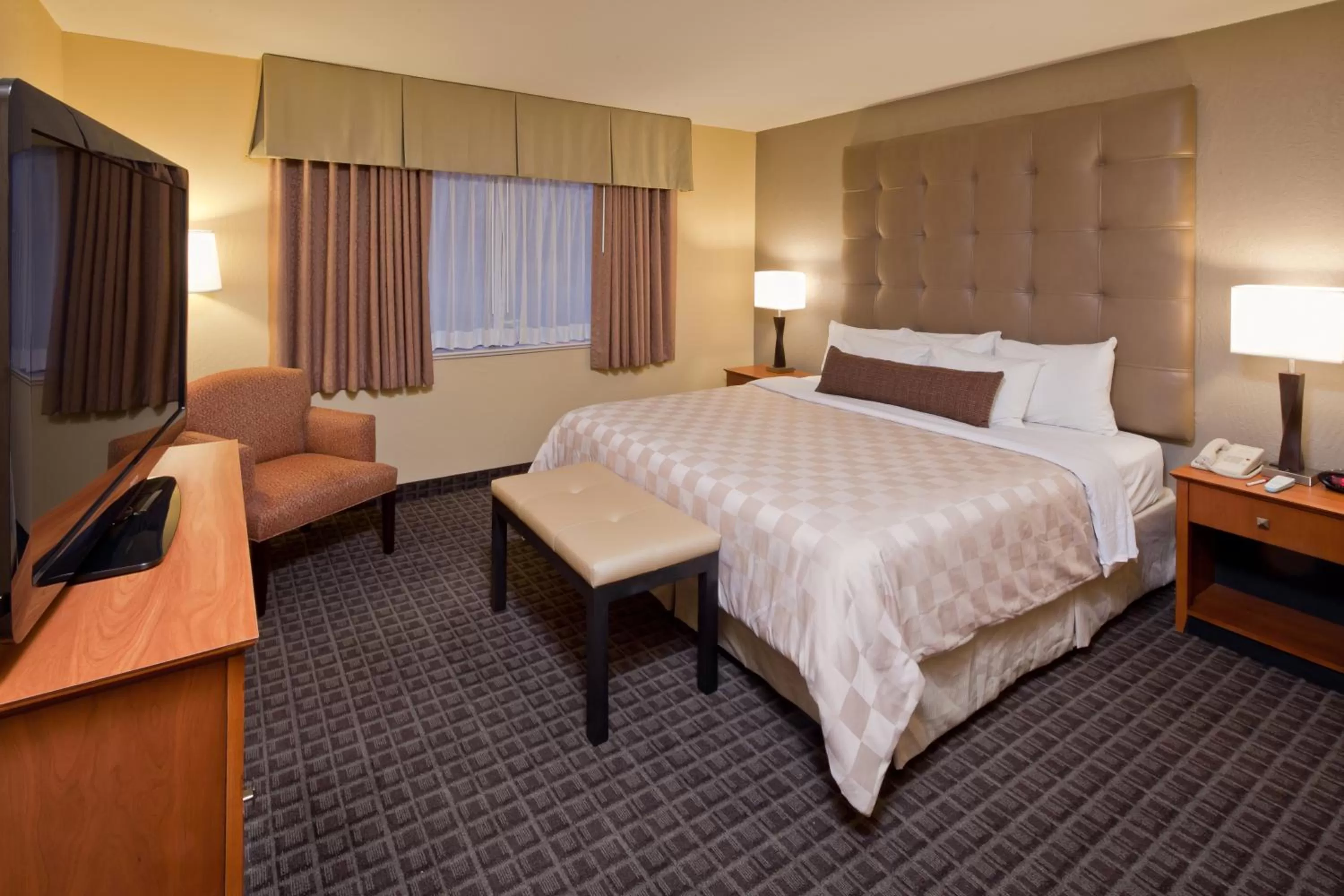 One-Bedroom King Suite with Balcony and Wet Bar in Best Western Plus Scottsdale Thunderbird Suites