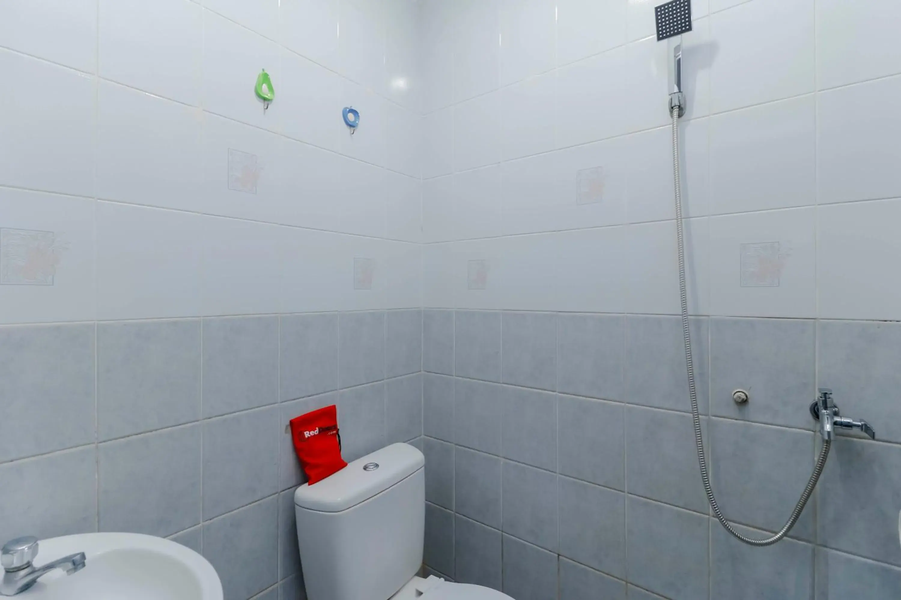 Bathroom in RedDoorz Plus near Batam City Square