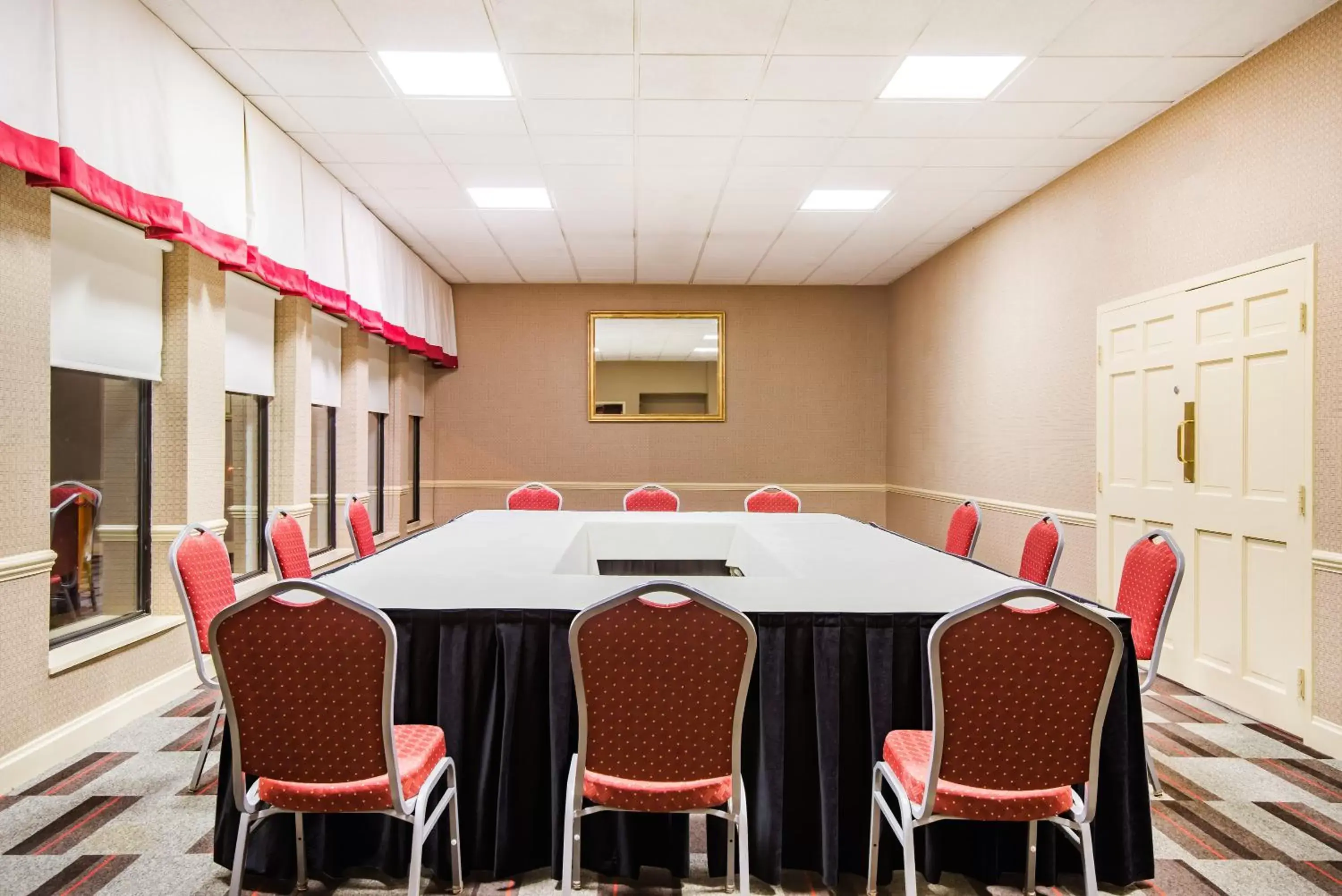 Meeting/conference room in Wyndham Garden Inn Pittsburgh Airport