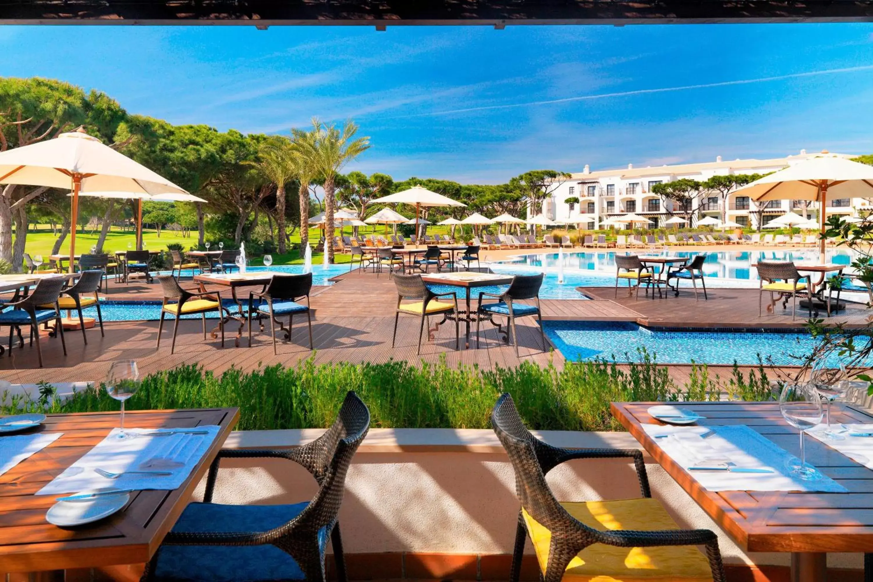 Restaurant/Places to Eat in Pine Cliffs Ocean Suites, a Luxury Collection Resort & Spa, Algarve