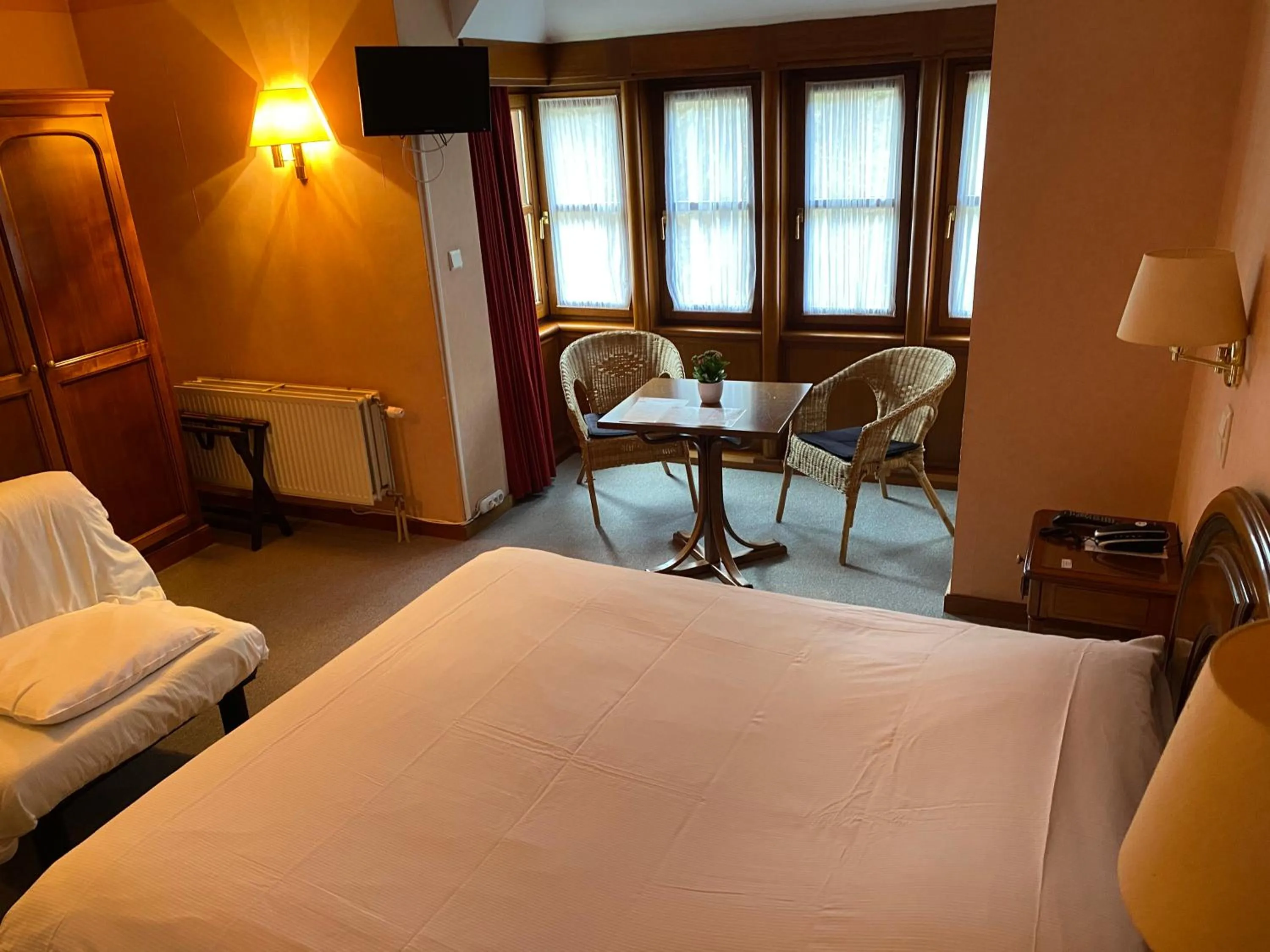 Bedroom, Bed in Hotel La Porte de France