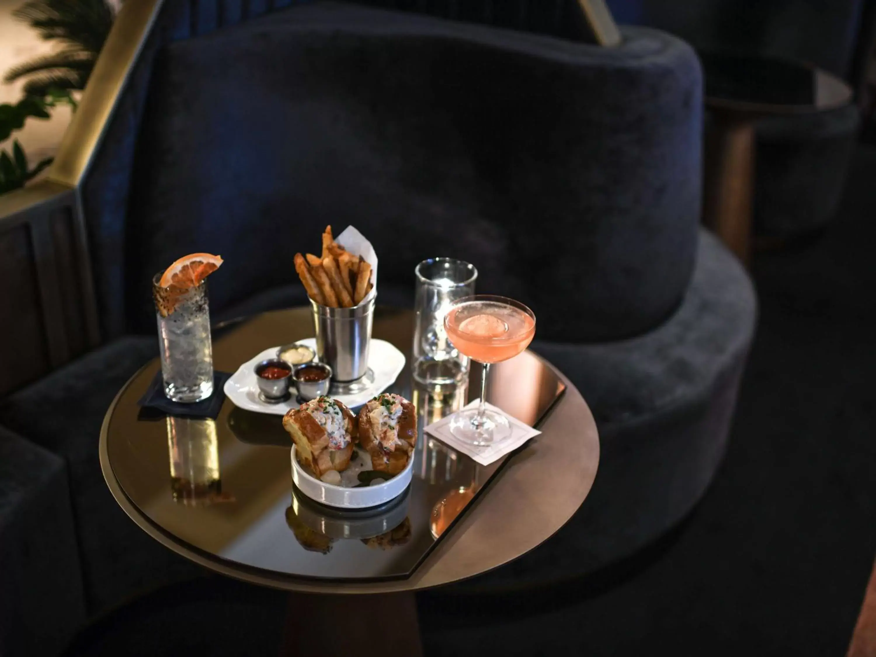 Lounge or bar in Fairmont Royal York Hotel